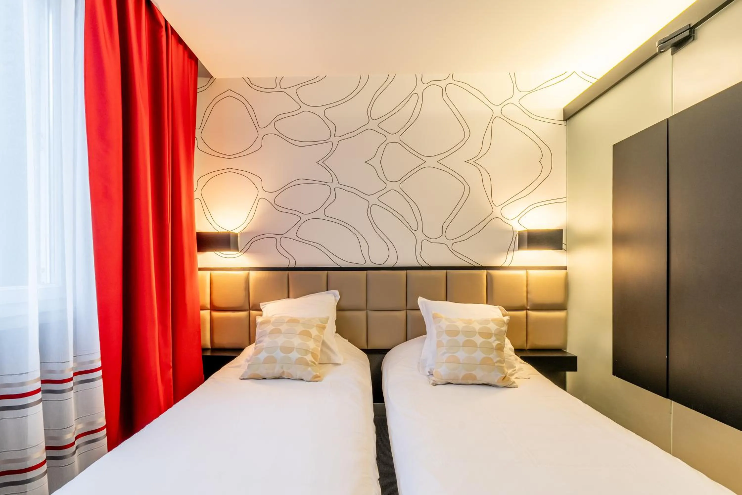 Bedroom, Bed in Hôtel Astoria