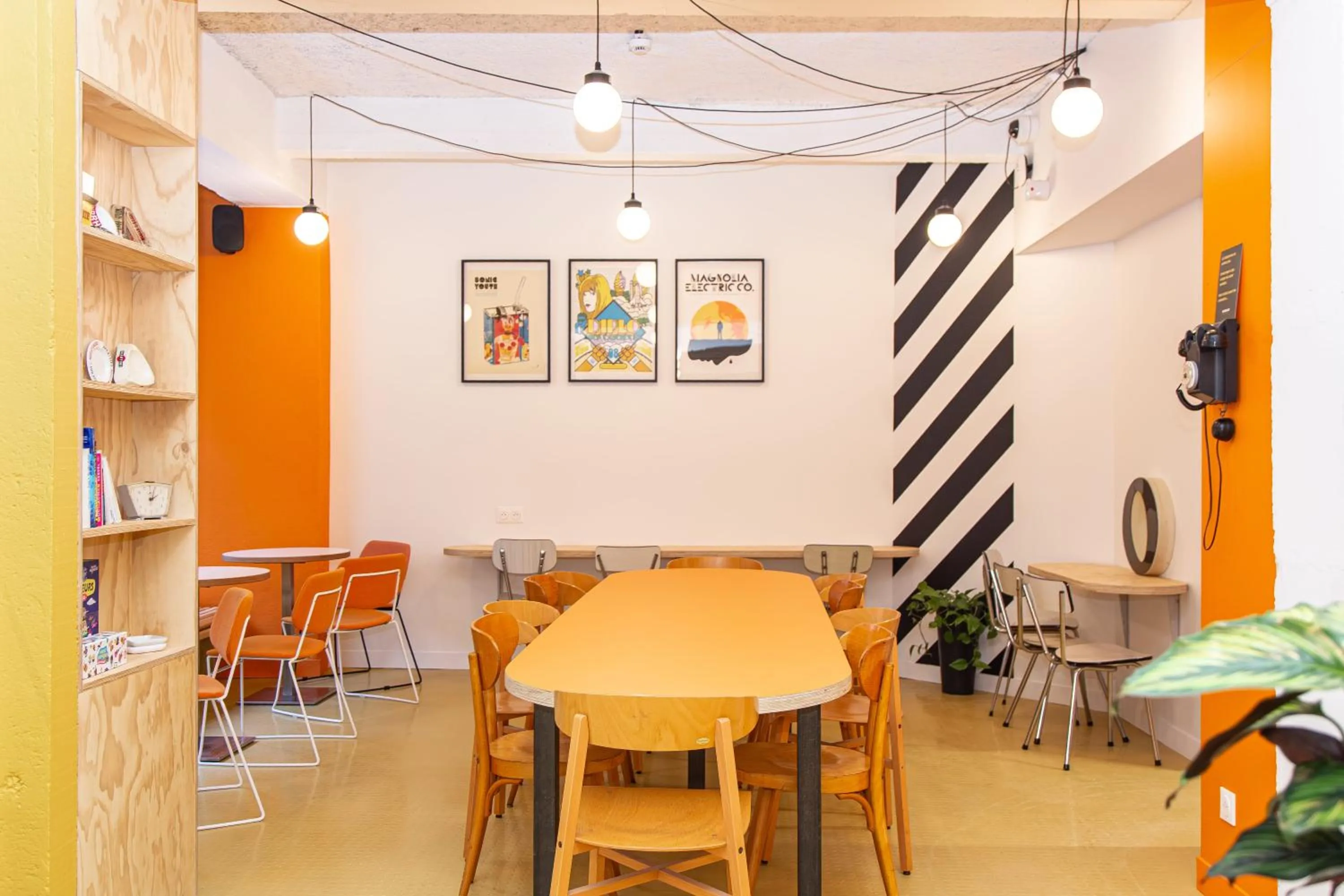 Lounge or bar in OLDEGAR Hôtel