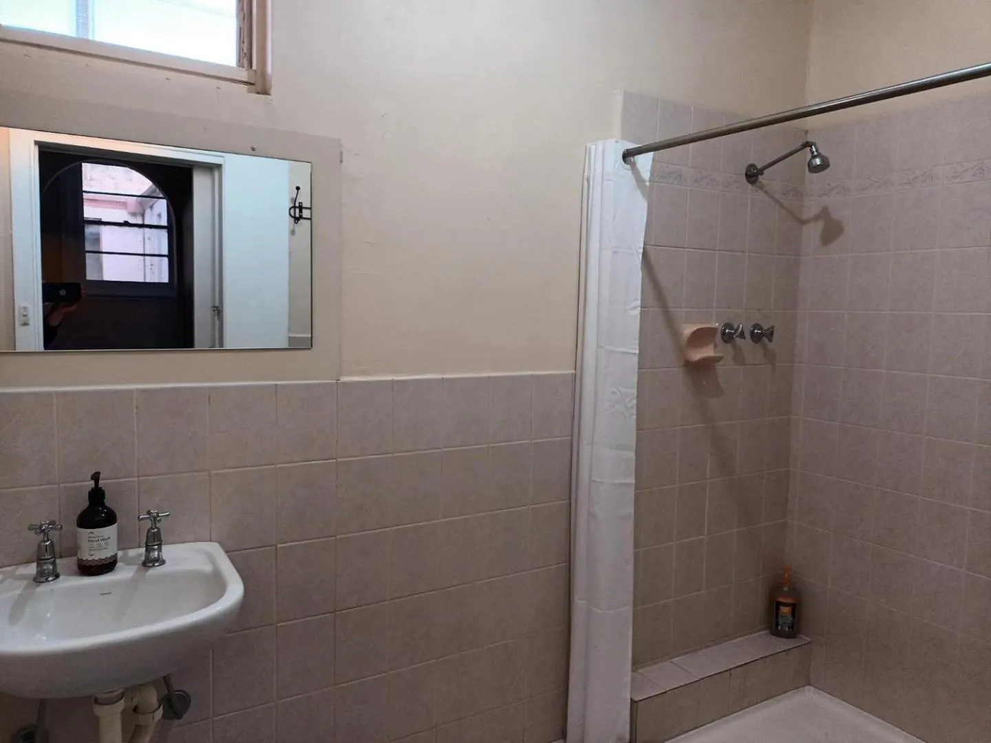 Shower in Albion Motel Finley