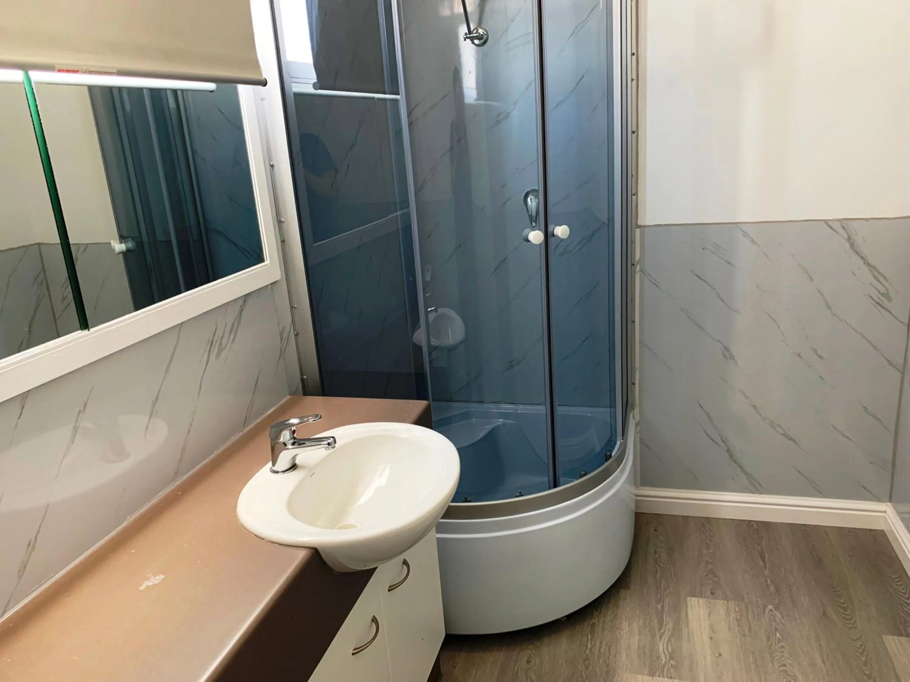 Shower in Albion Motel Finley