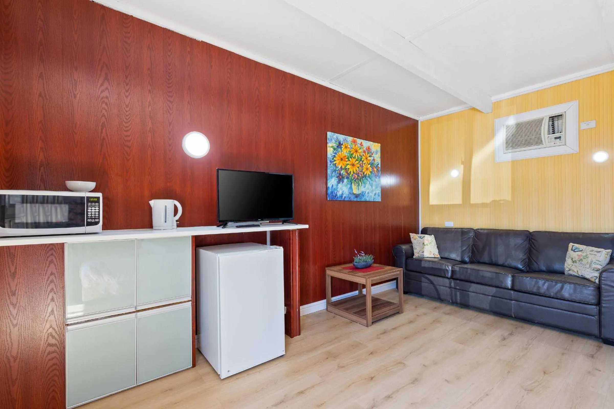 TV and multimedia in Albion Motel Finley