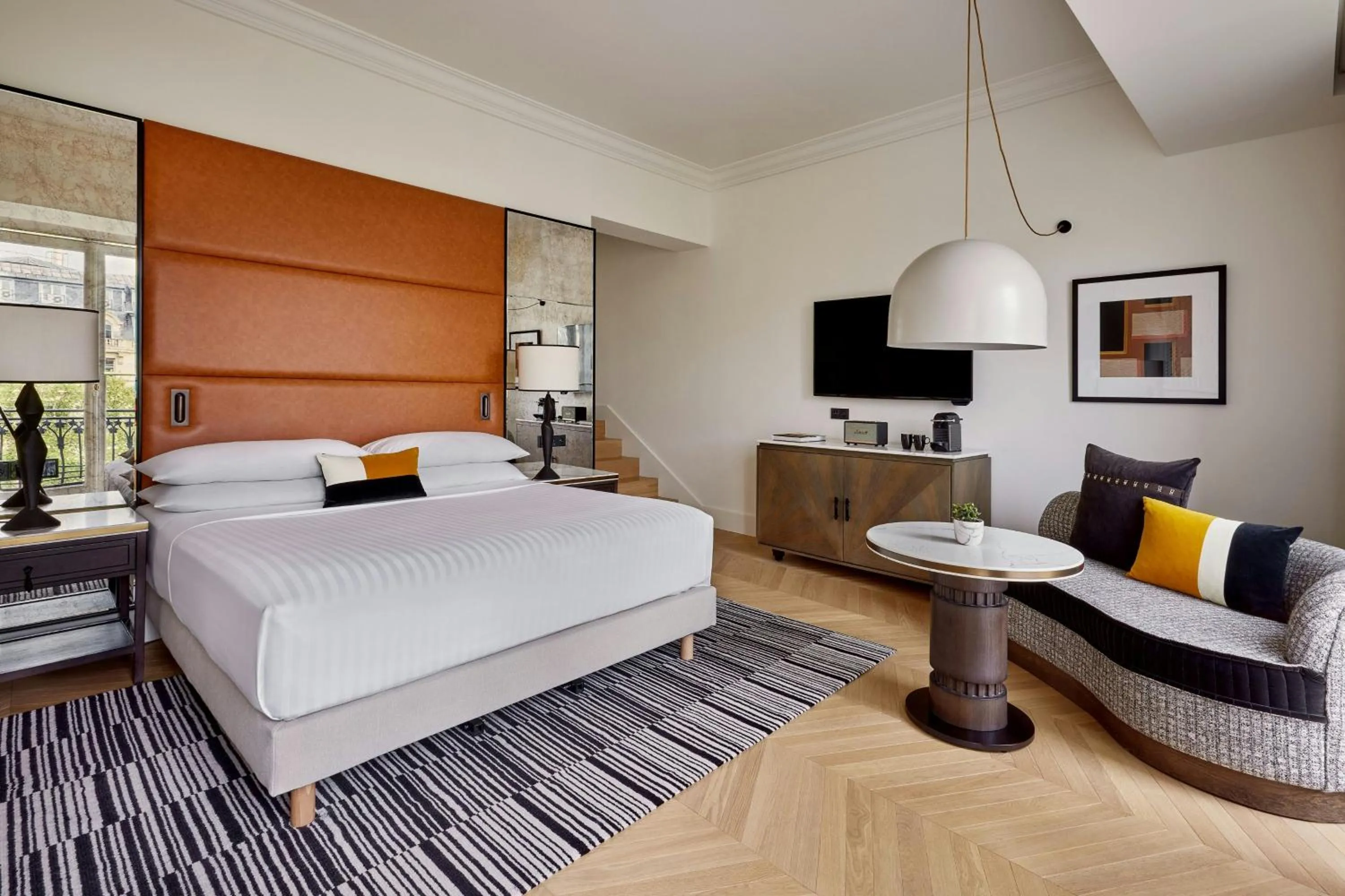 Photo of the whole room, Bed in Paris Marriott Champs Elysees Hotel