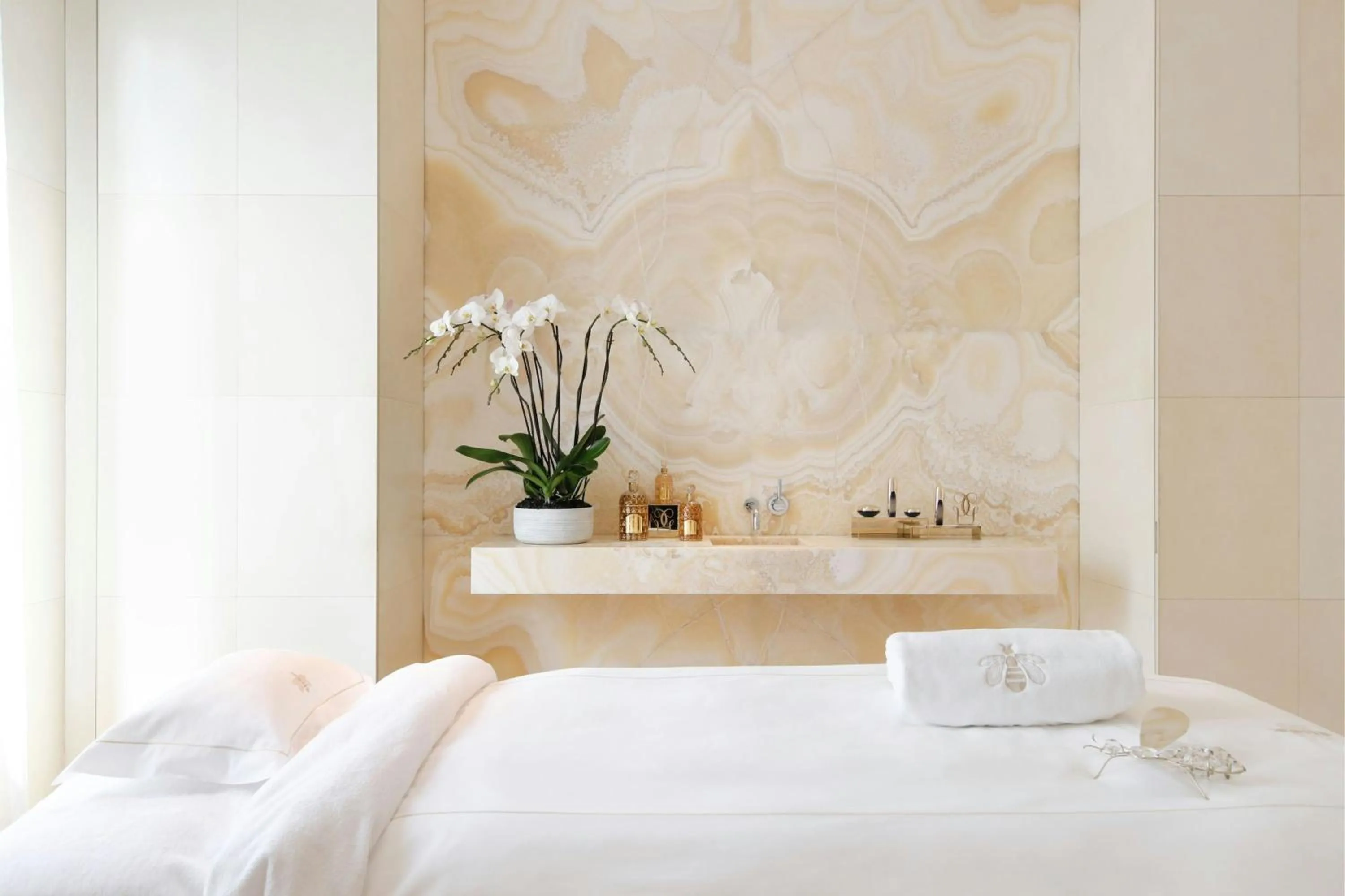 Spa and wellness centre/facilities, Bed in Paris Marriott Champs Elysees Hotel