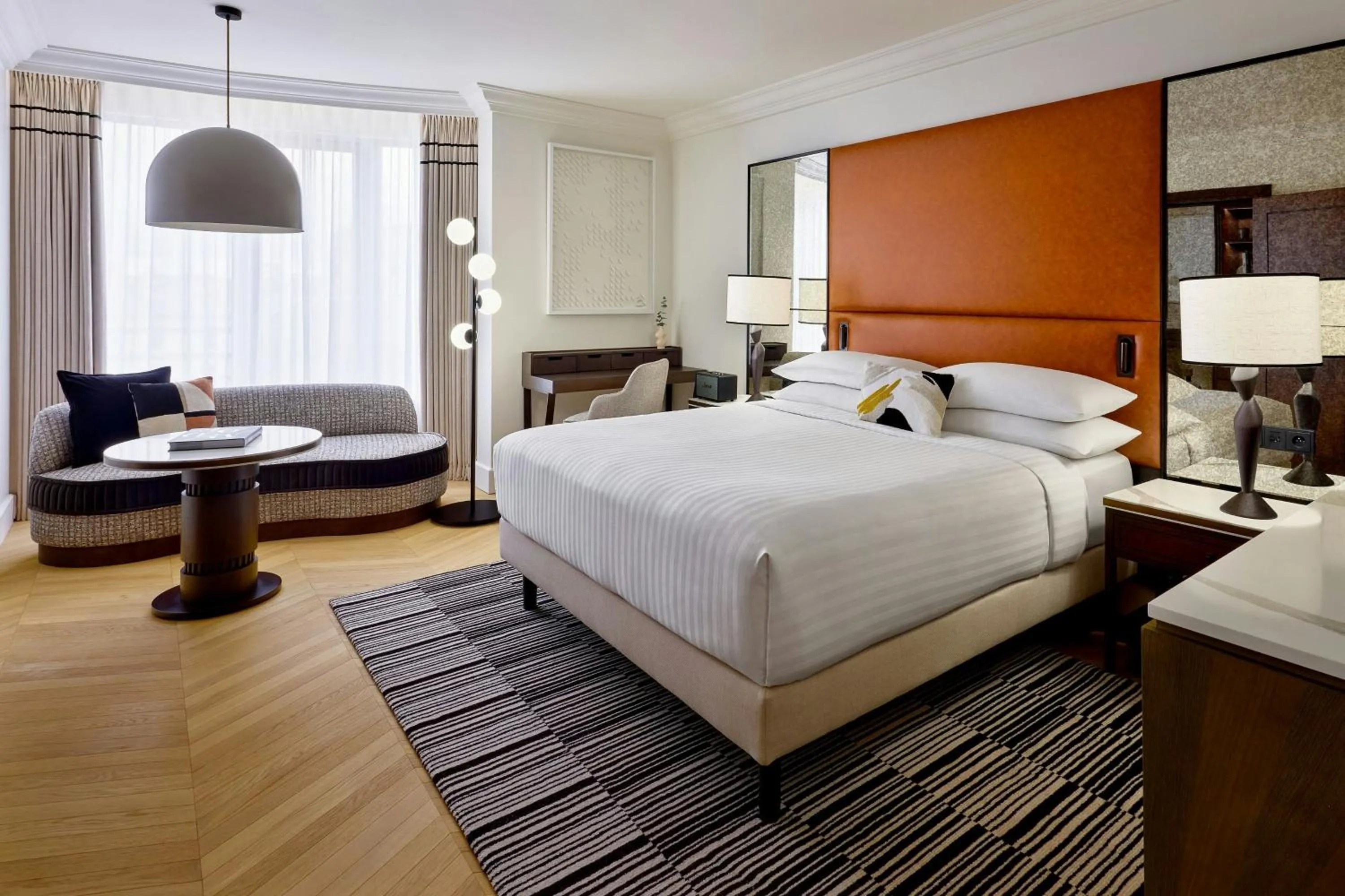 Photo of the whole room, Bed in Paris Marriott Champs Elysees Hotel
