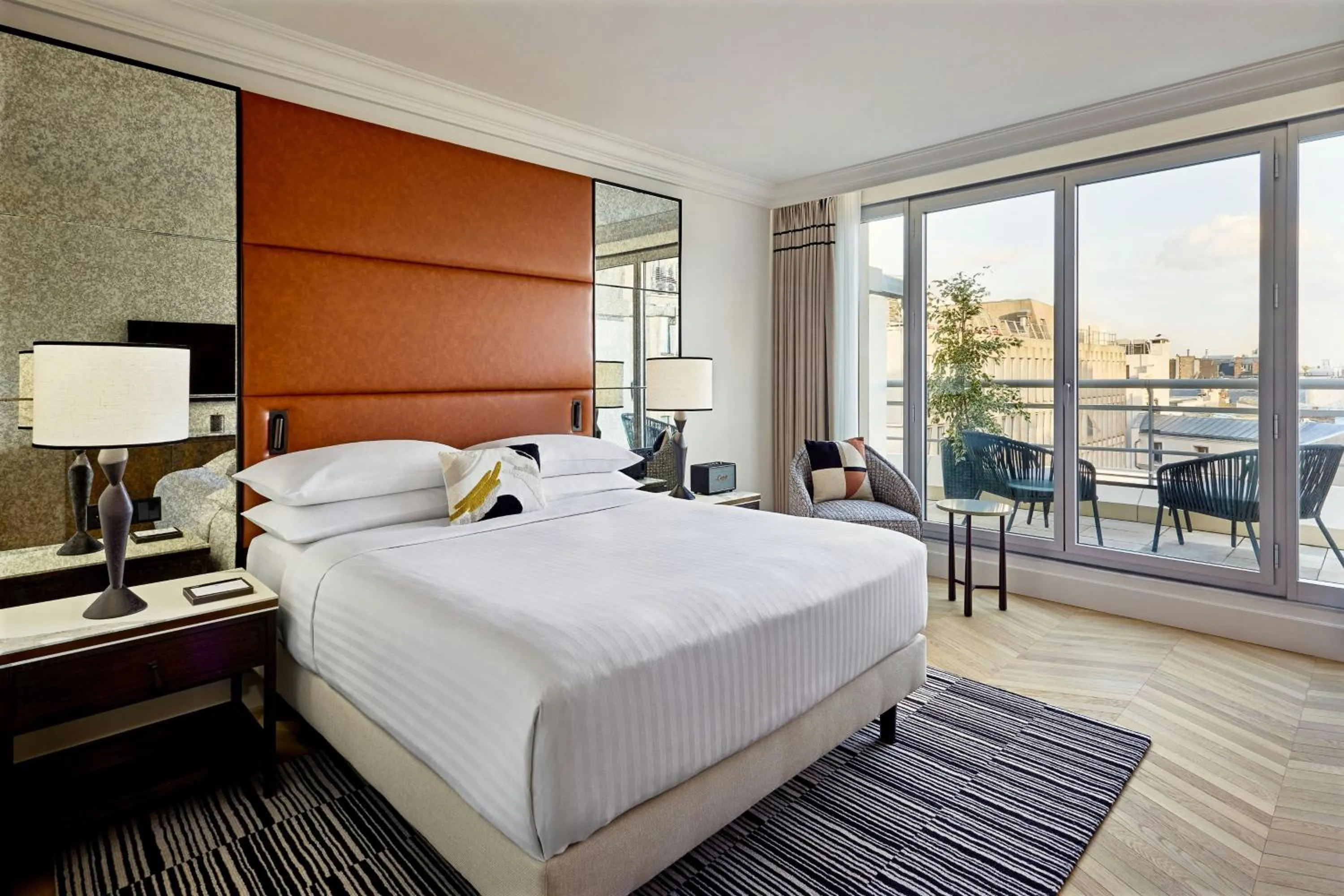 Photo of the whole room, Bed in Paris Marriott Champs Elysees Hotel