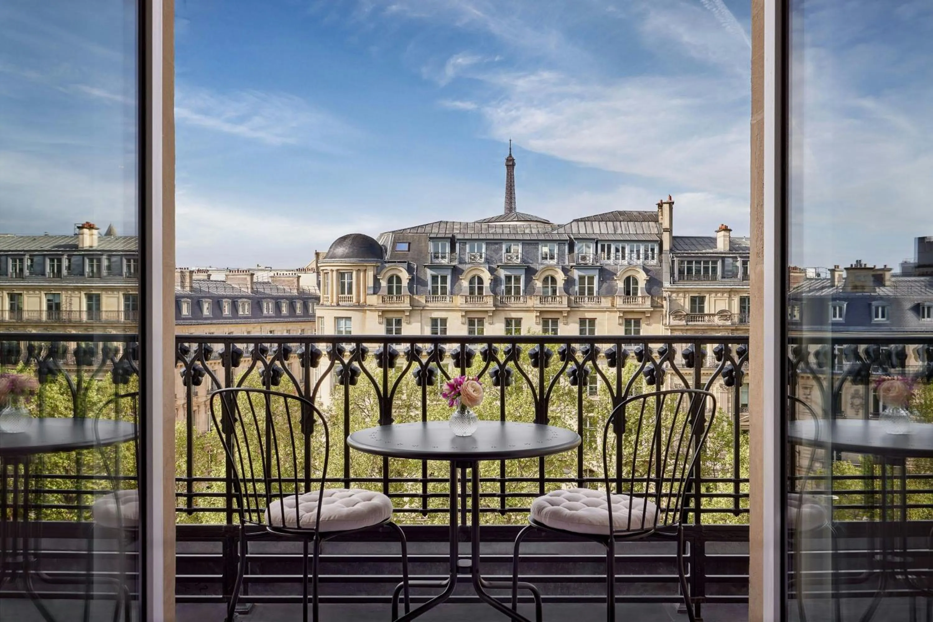 Photo of the whole room in Paris Marriott Champs Elysees Hotel