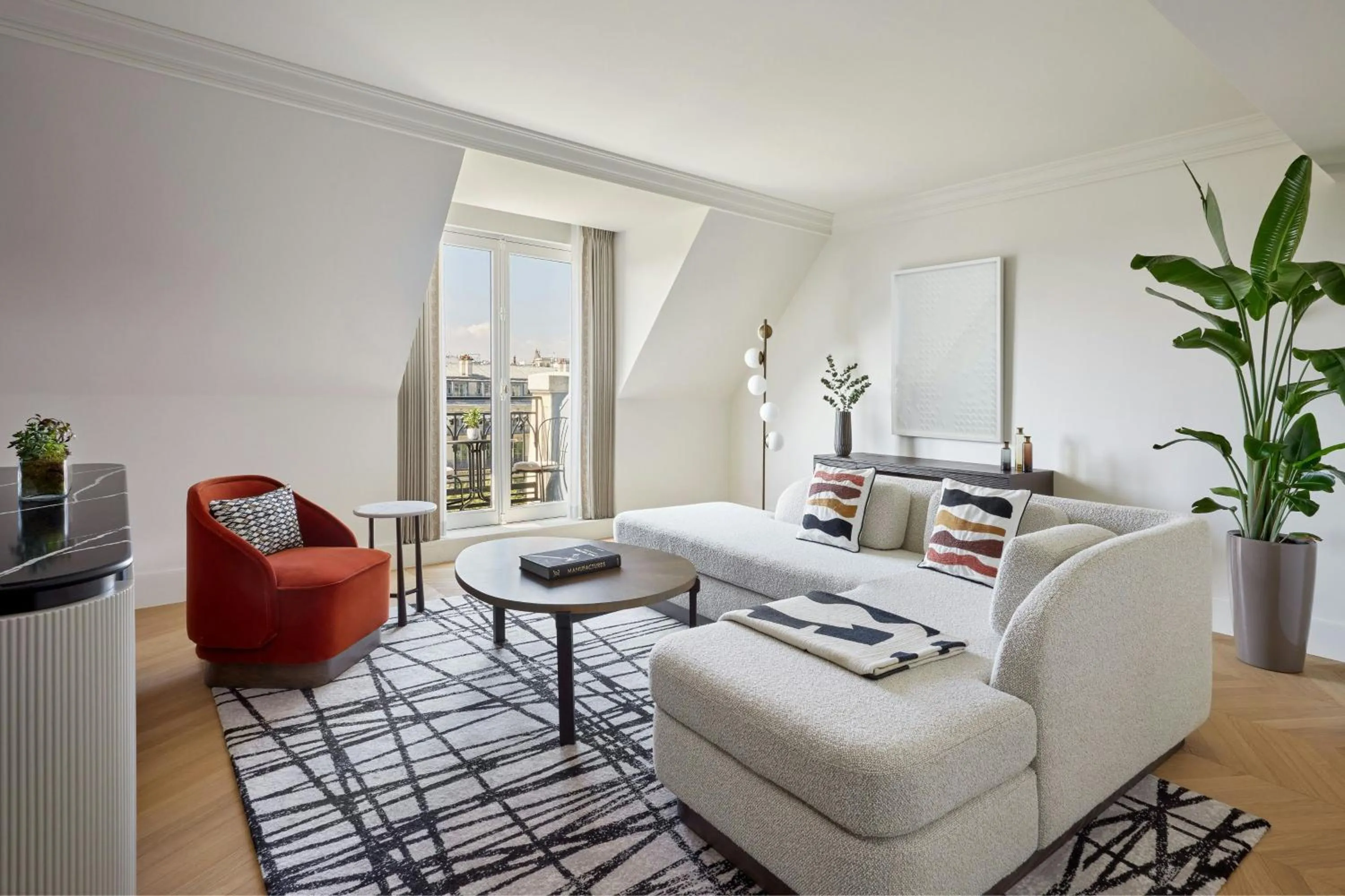 Photo of the whole room in Paris Marriott Champs Elysees Hotel