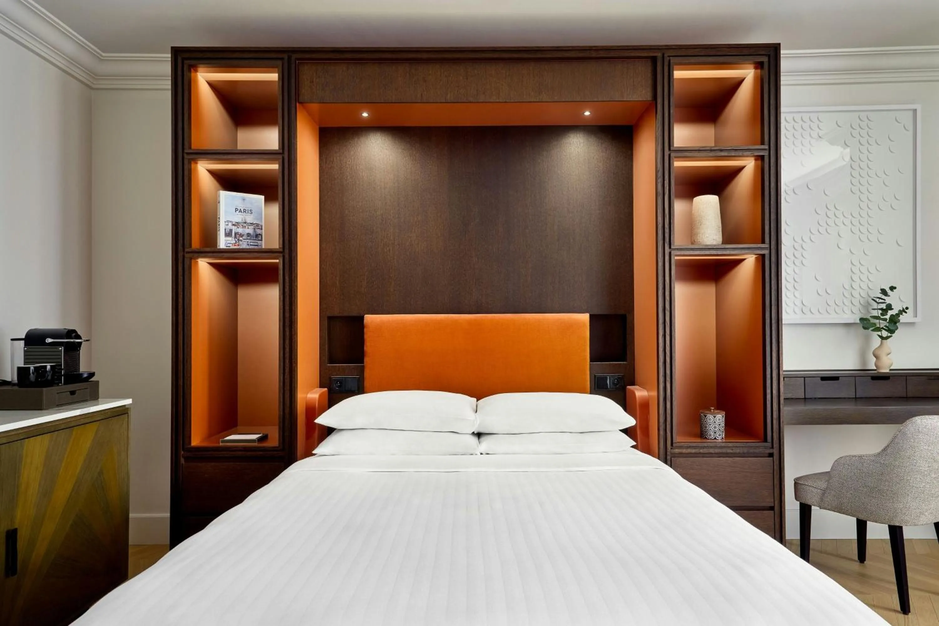 Photo of the whole room, Bed in Paris Marriott Champs Elysees Hotel