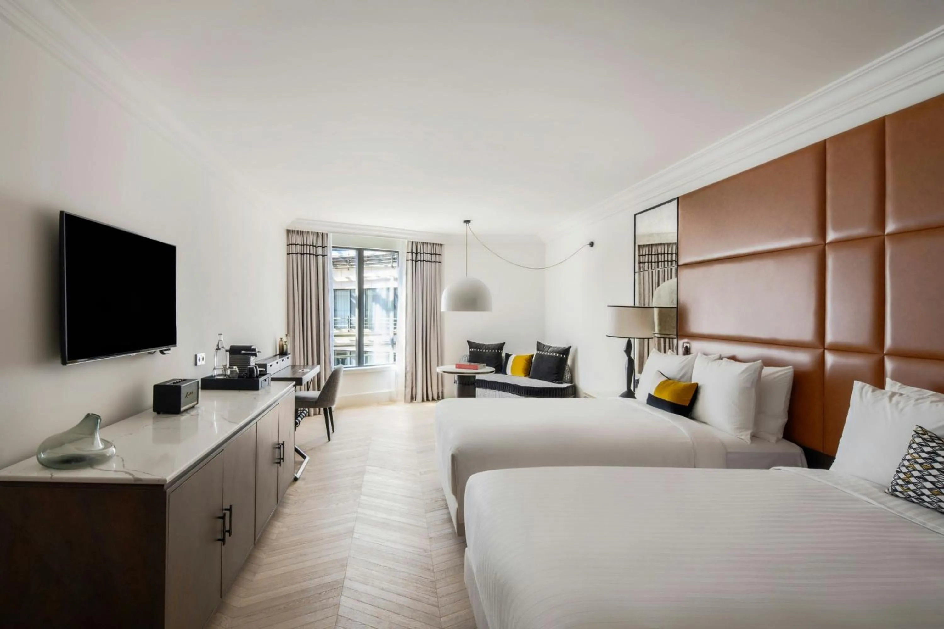 Photo of the whole room, Bed in Paris Marriott Champs Elysees Hotel