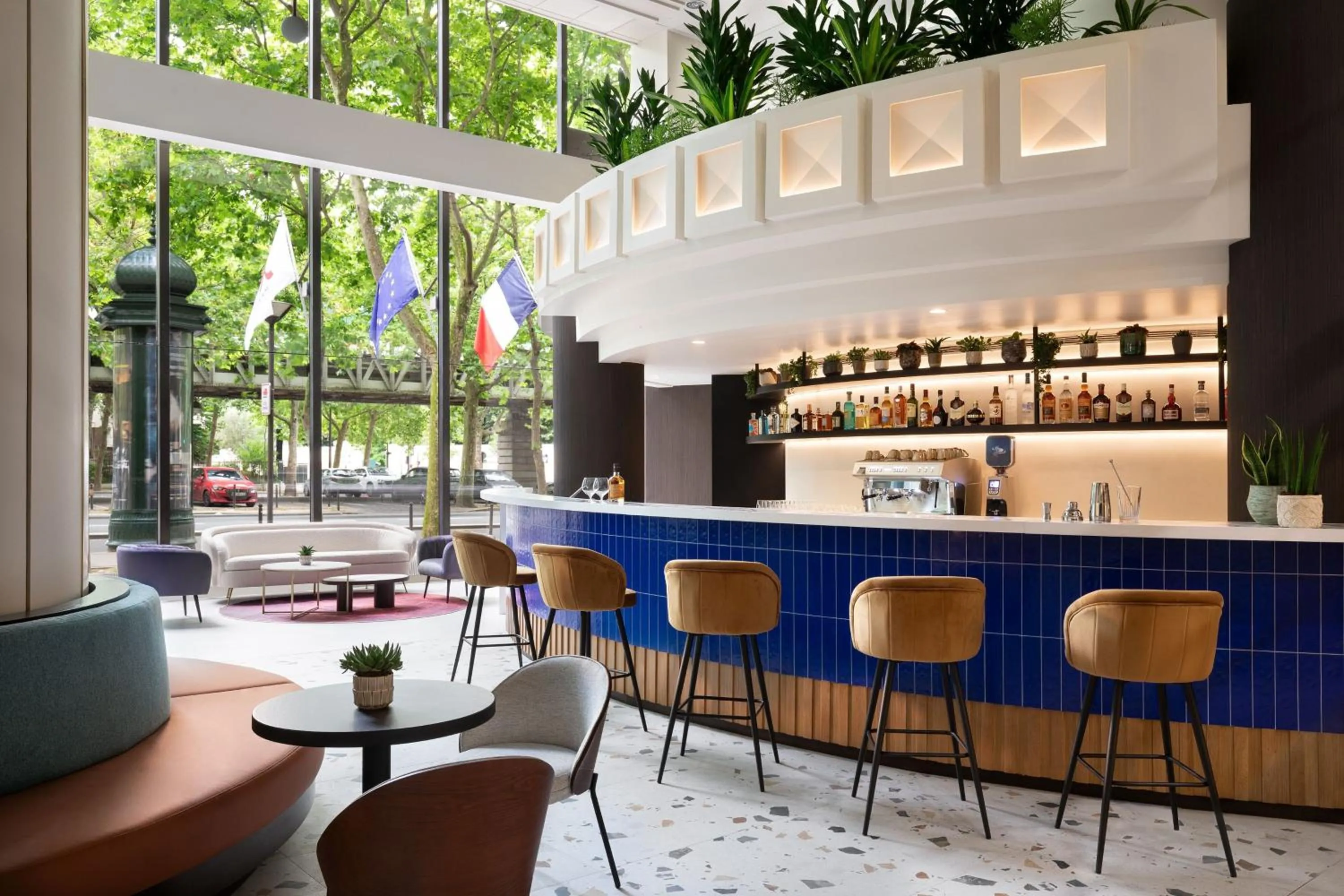 Lounge or bar in Paris Marriott Rive Gauche Hotel & Conference Center
