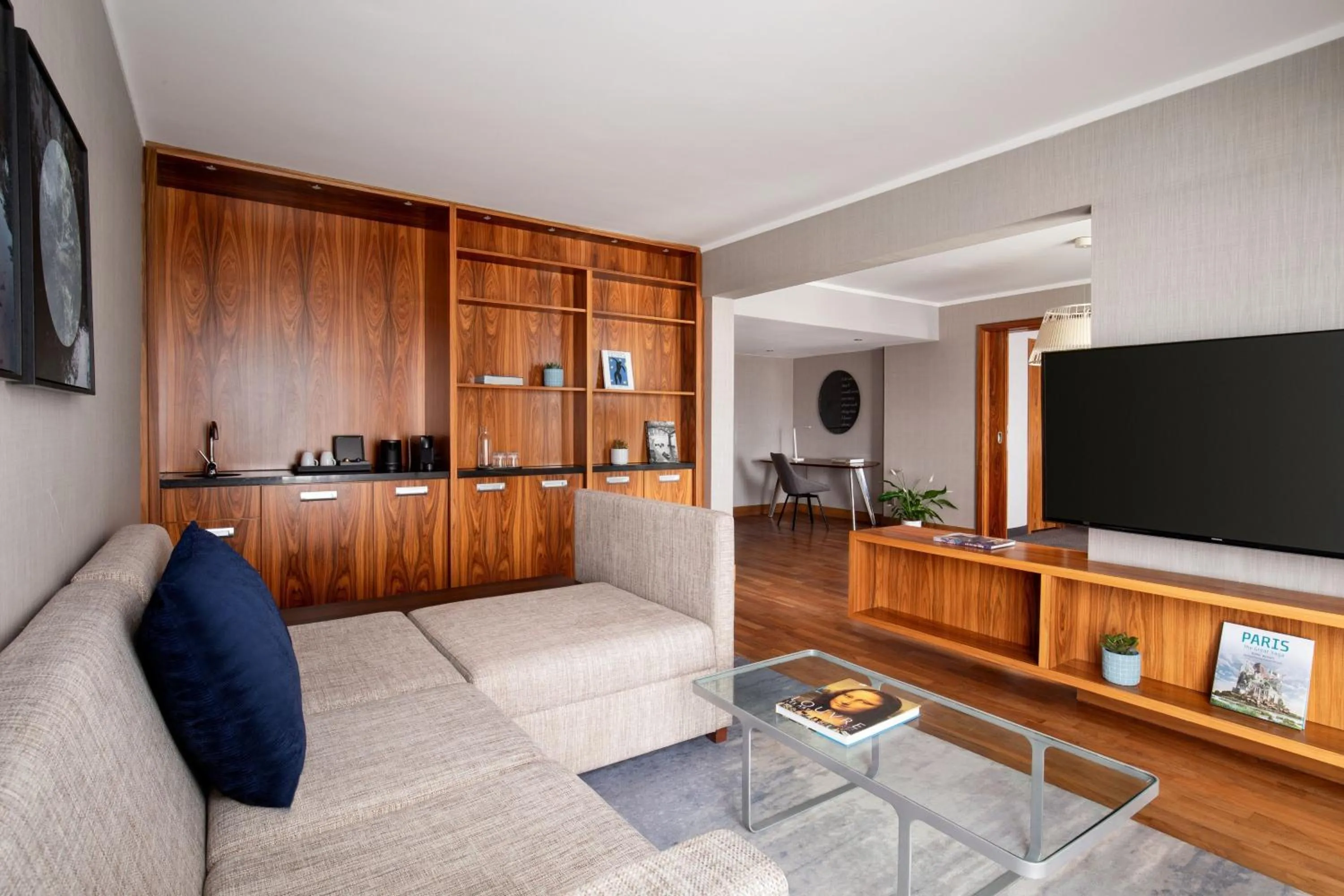 Living room in Paris Marriott Rive Gauche Hotel & Conference Center