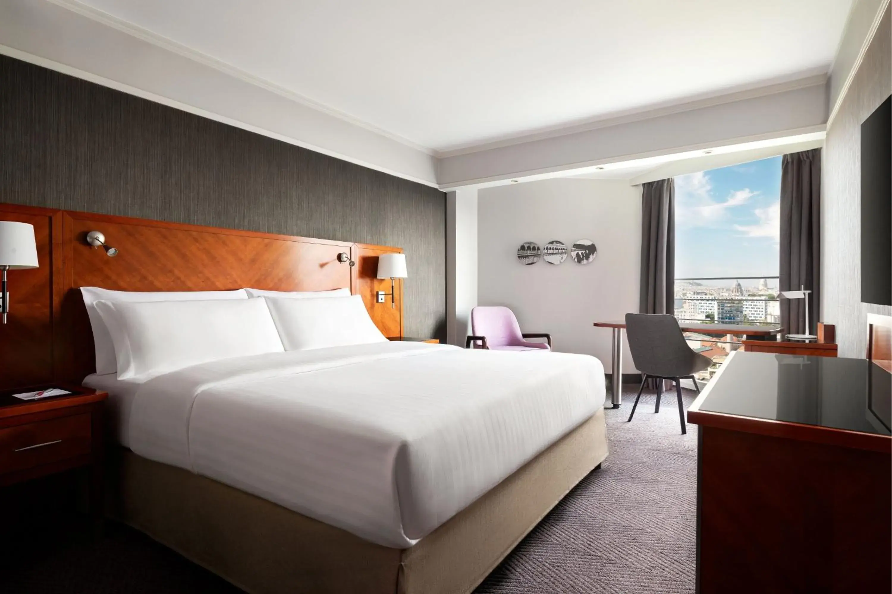 Deluxe King Room with City View in Paris Marriott Rive Gauche Hotel & Conference Center Deluxe King Room with City View in Paris Marriott Rive Gauche Hotel & Conference Center