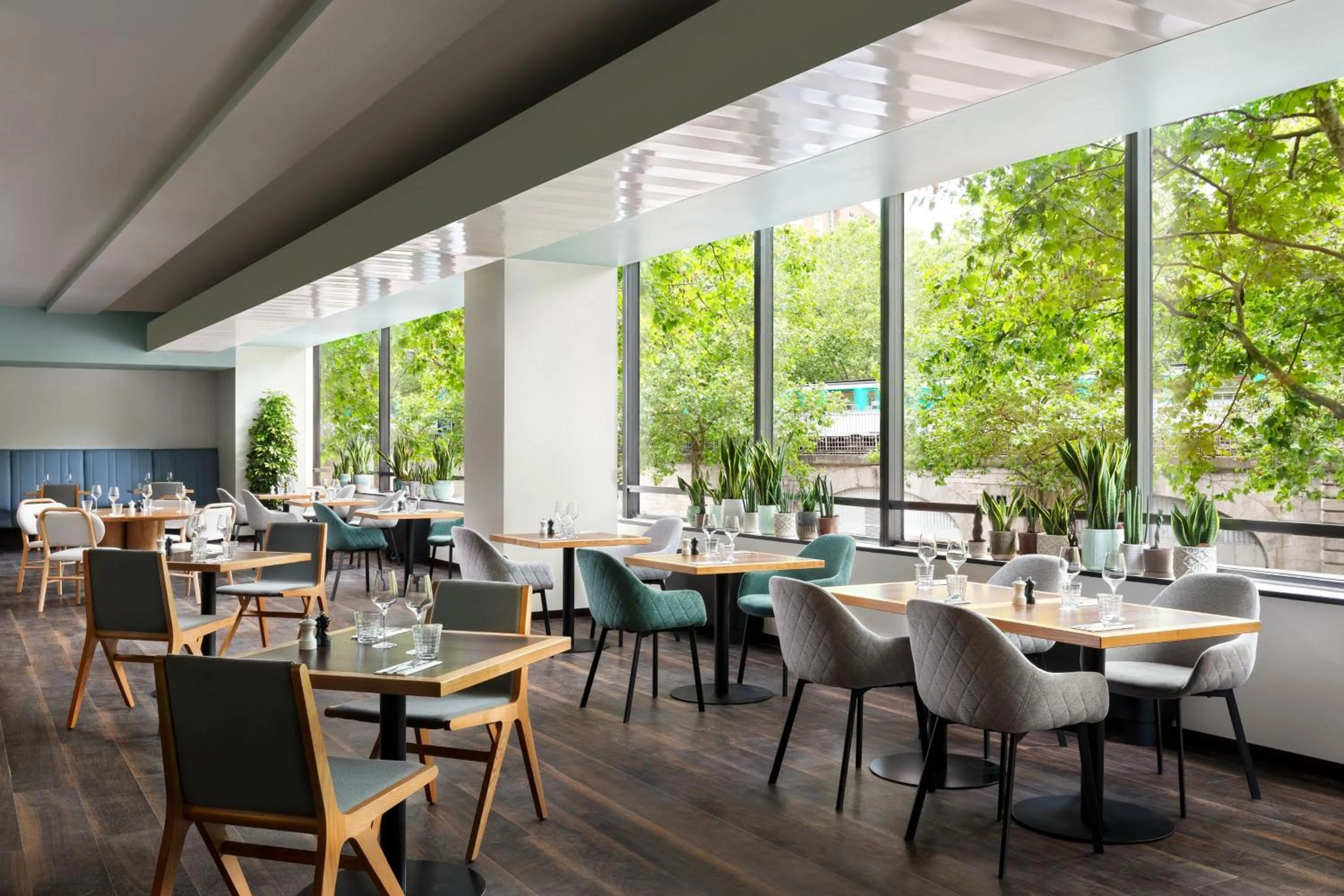 Restaurant/places to eat in Paris Marriott Rive Gauche Hotel & Conference Center