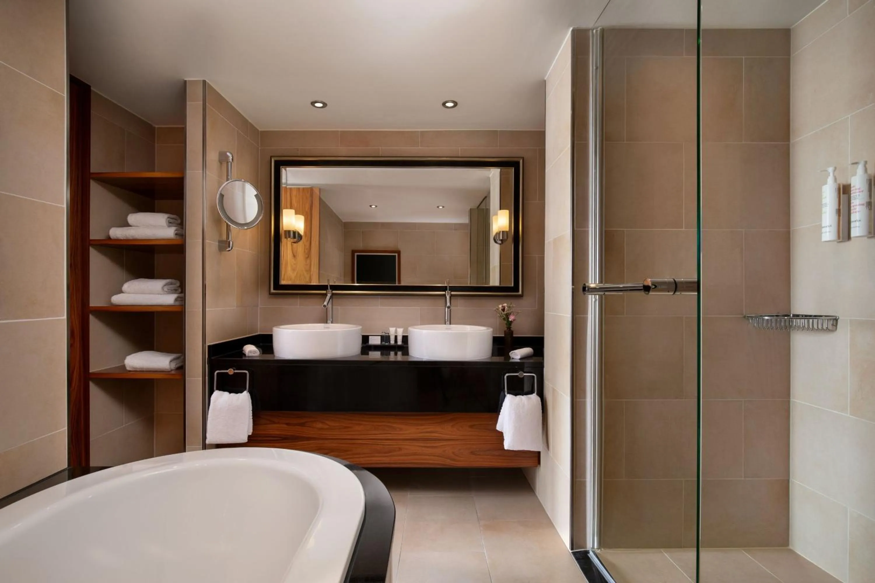 Bathroom, Bed in Paris Marriott Rive Gauche Hotel & Conference Center