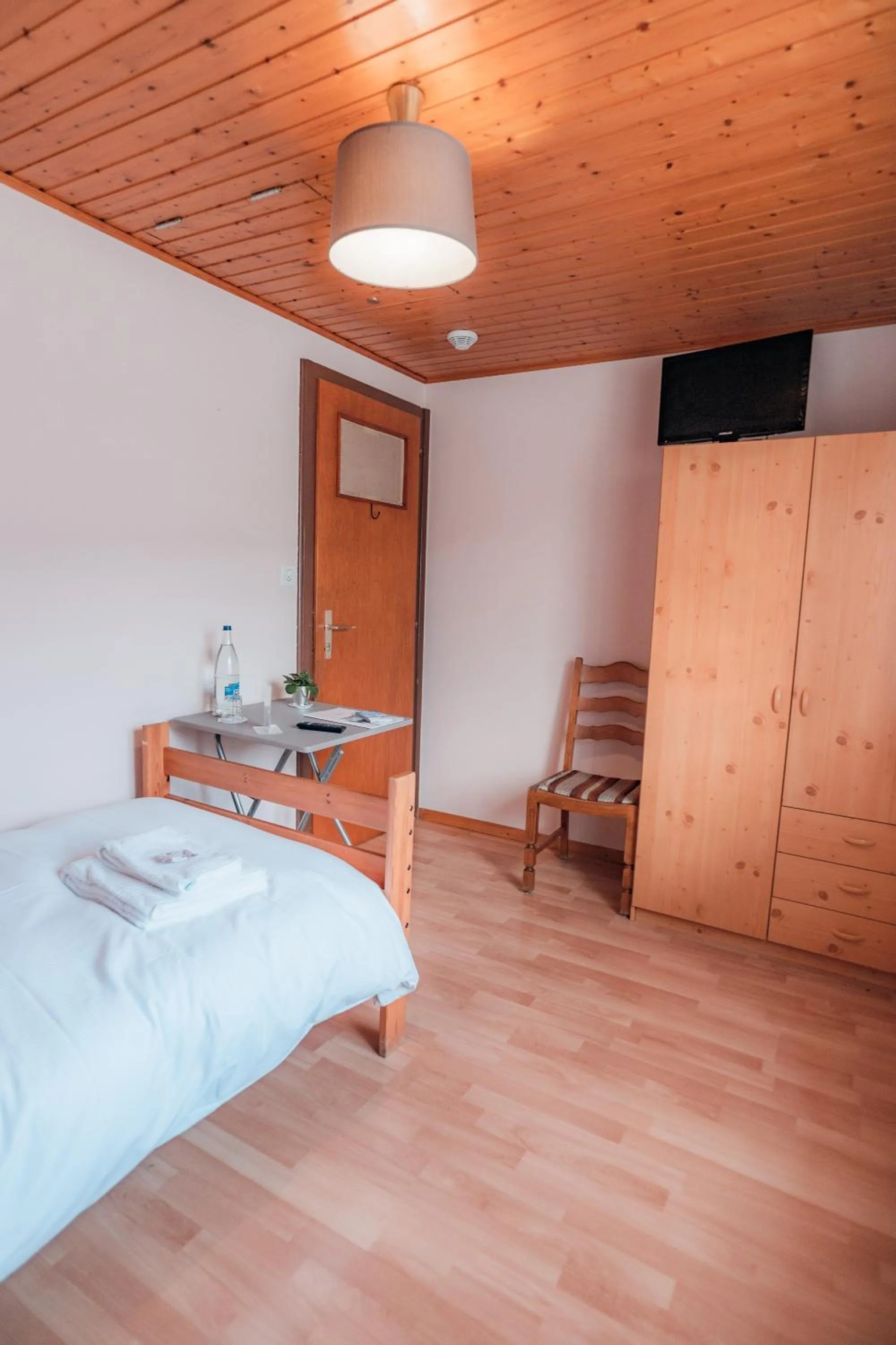 Photo of the whole room, Bed in Relais Fleuri