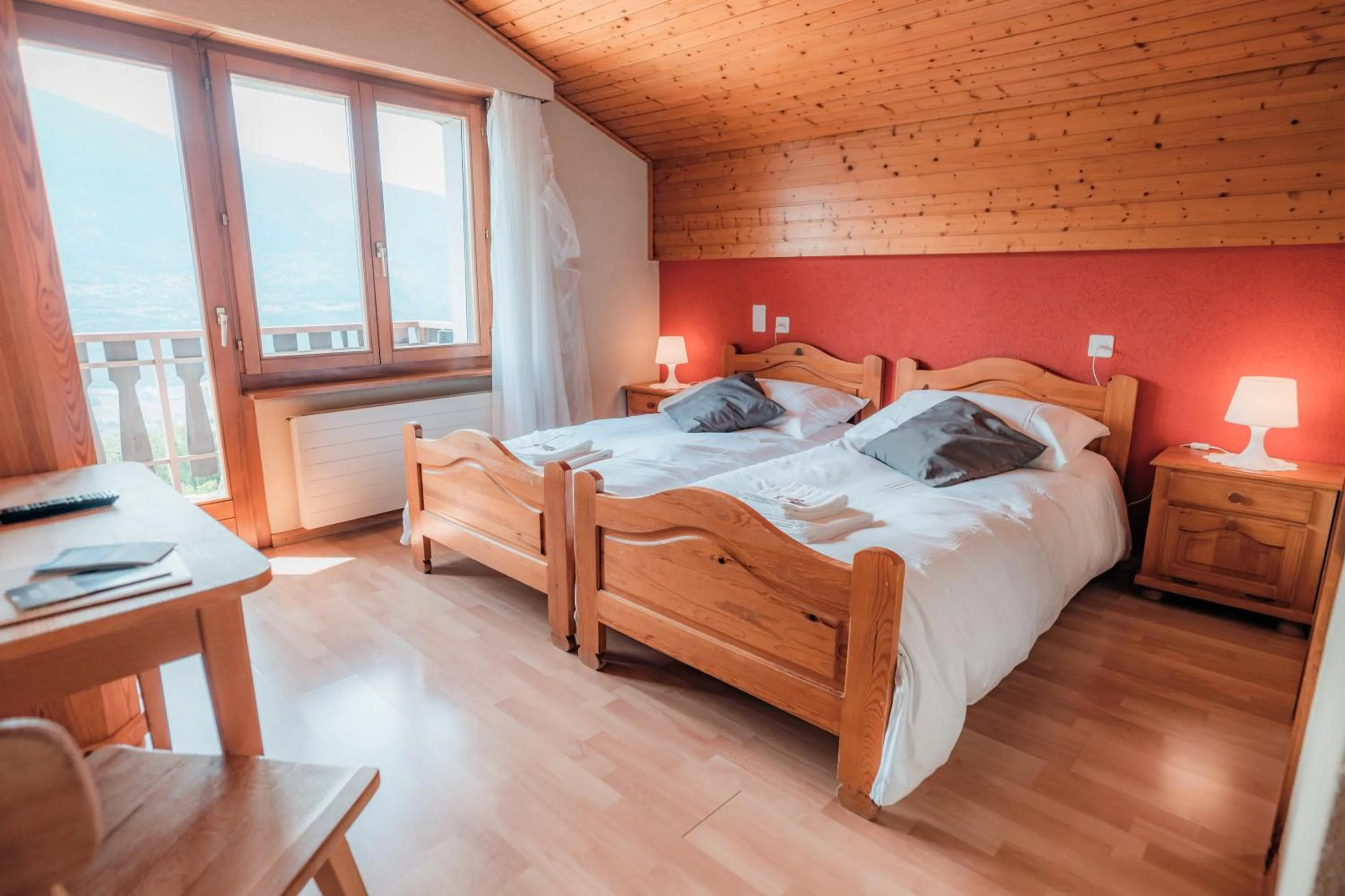 Photo of the whole room, Bed in Relais Fleuri