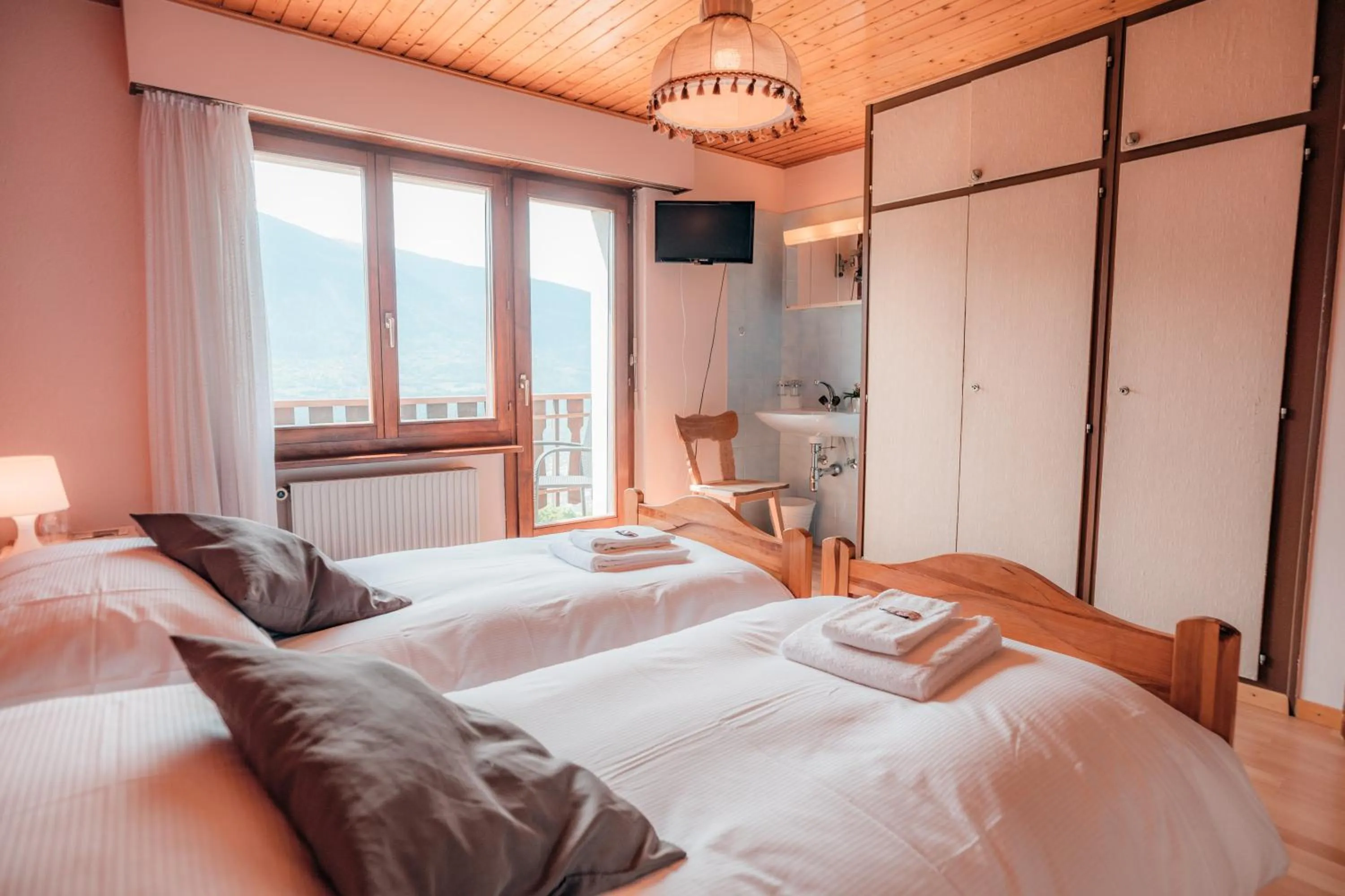 Photo of the whole room, Bed in Relais Fleuri