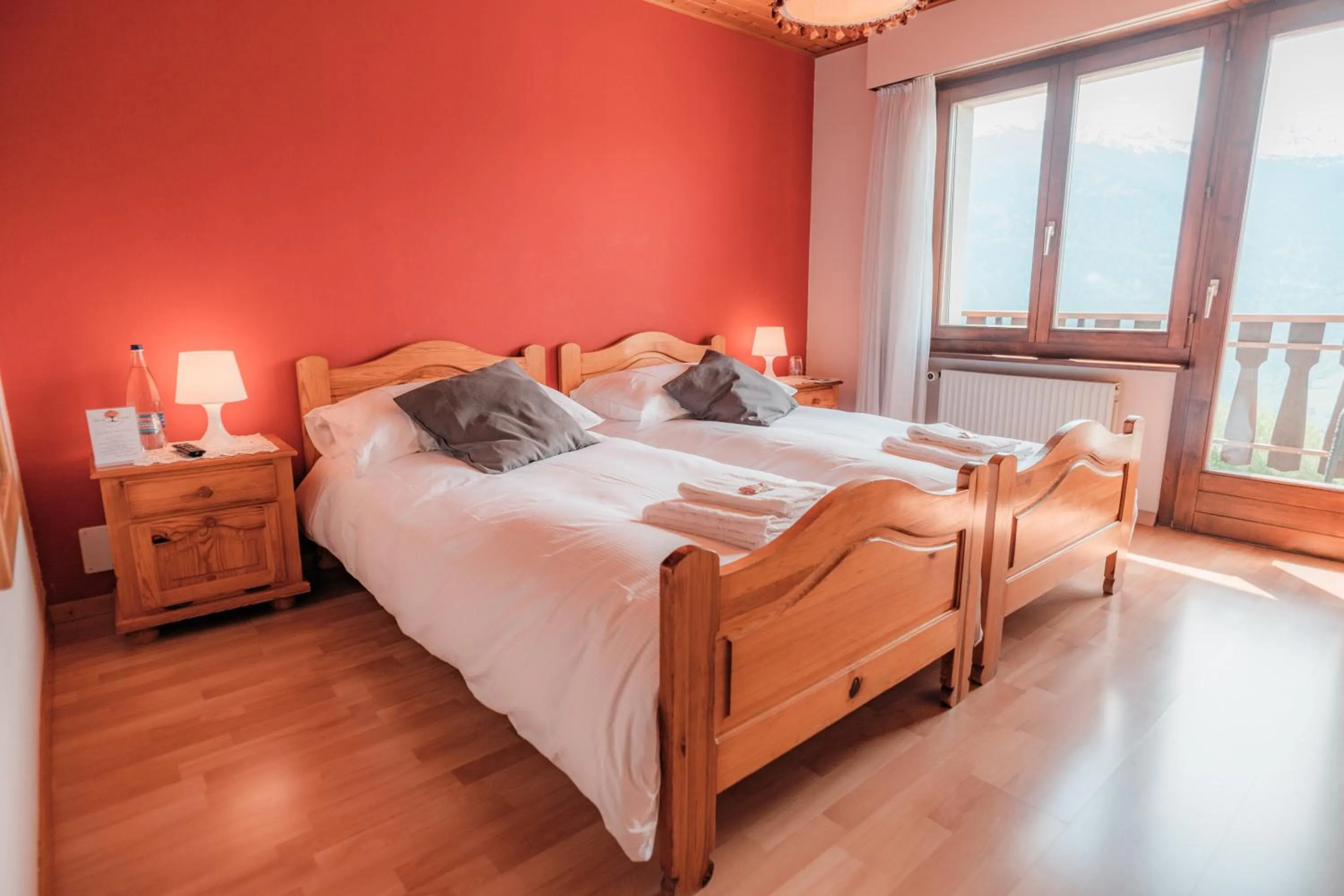 Photo of the whole room, Bed in Relais Fleuri