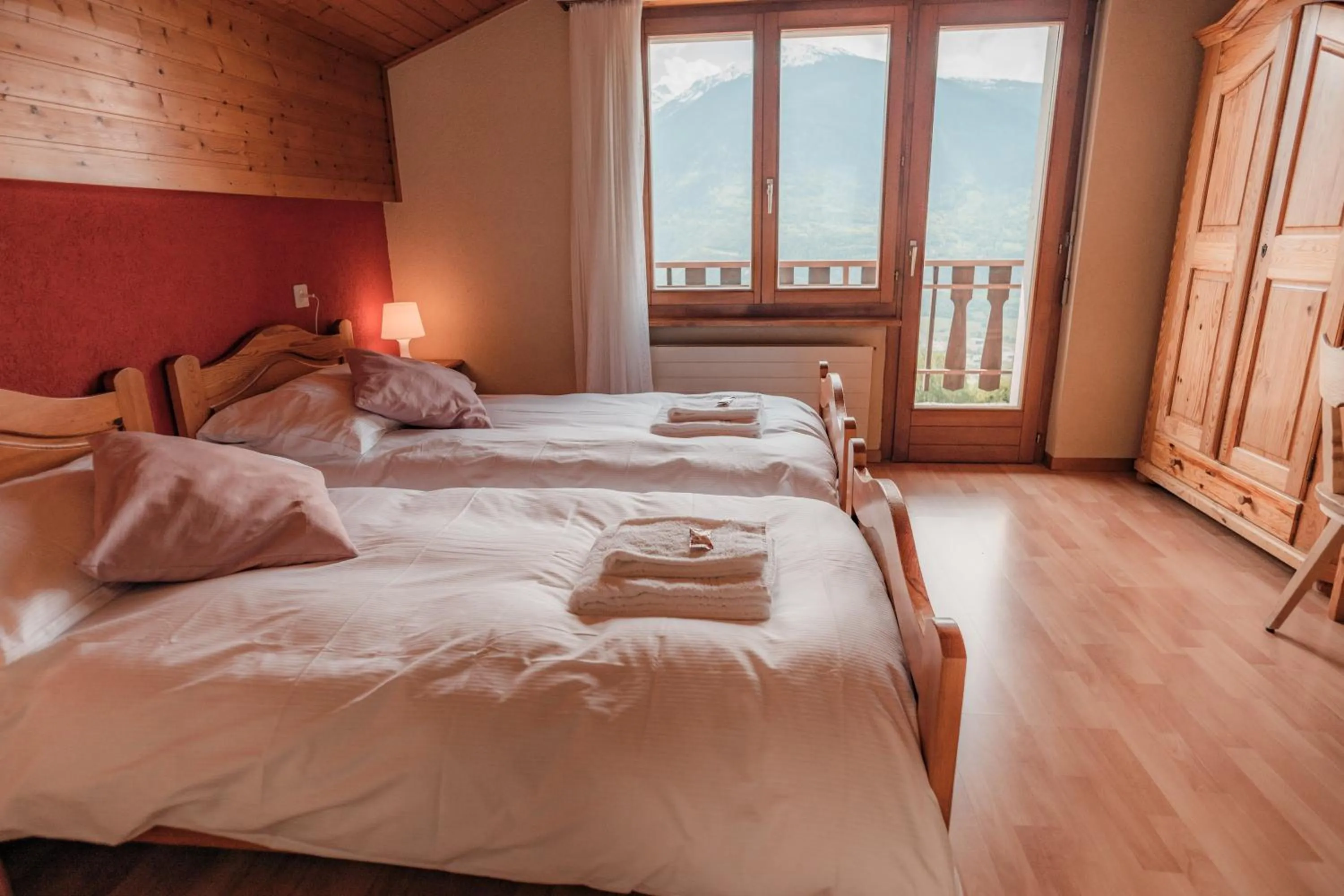 Photo of the whole room, Bed in Relais Fleuri