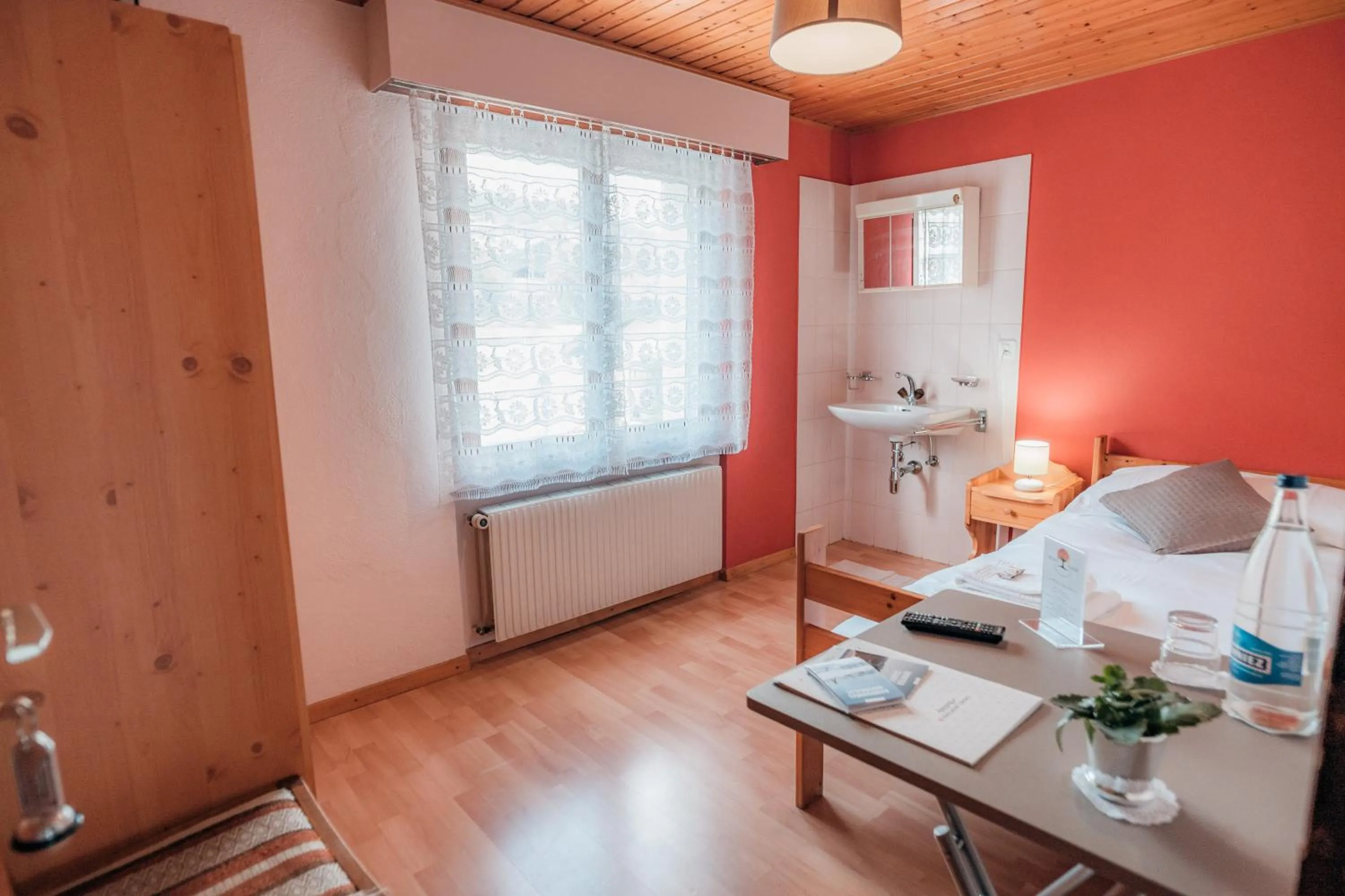 Photo of the whole room, Bed in Relais Fleuri