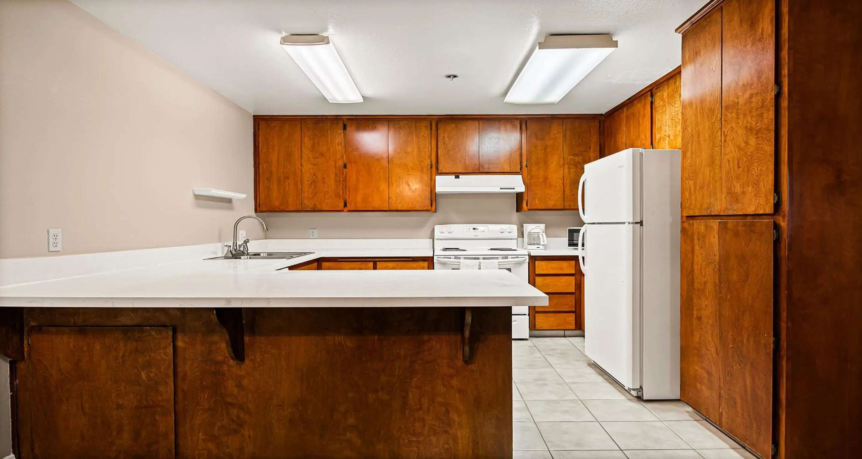 kitchen in Best Western Plus Orchid Hotel & Suites