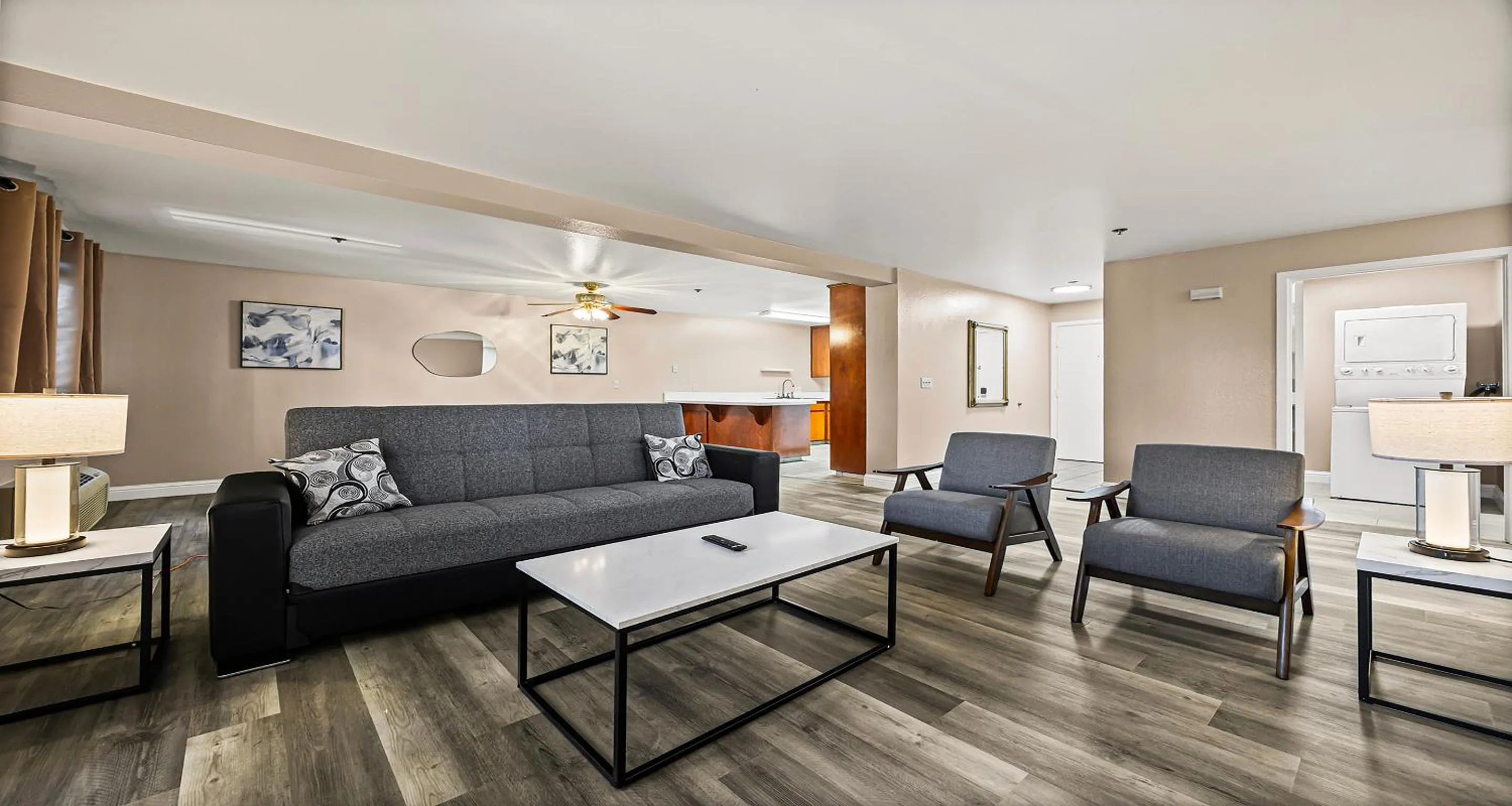 Living room in Best Western Plus Orchid Hotel & Suites