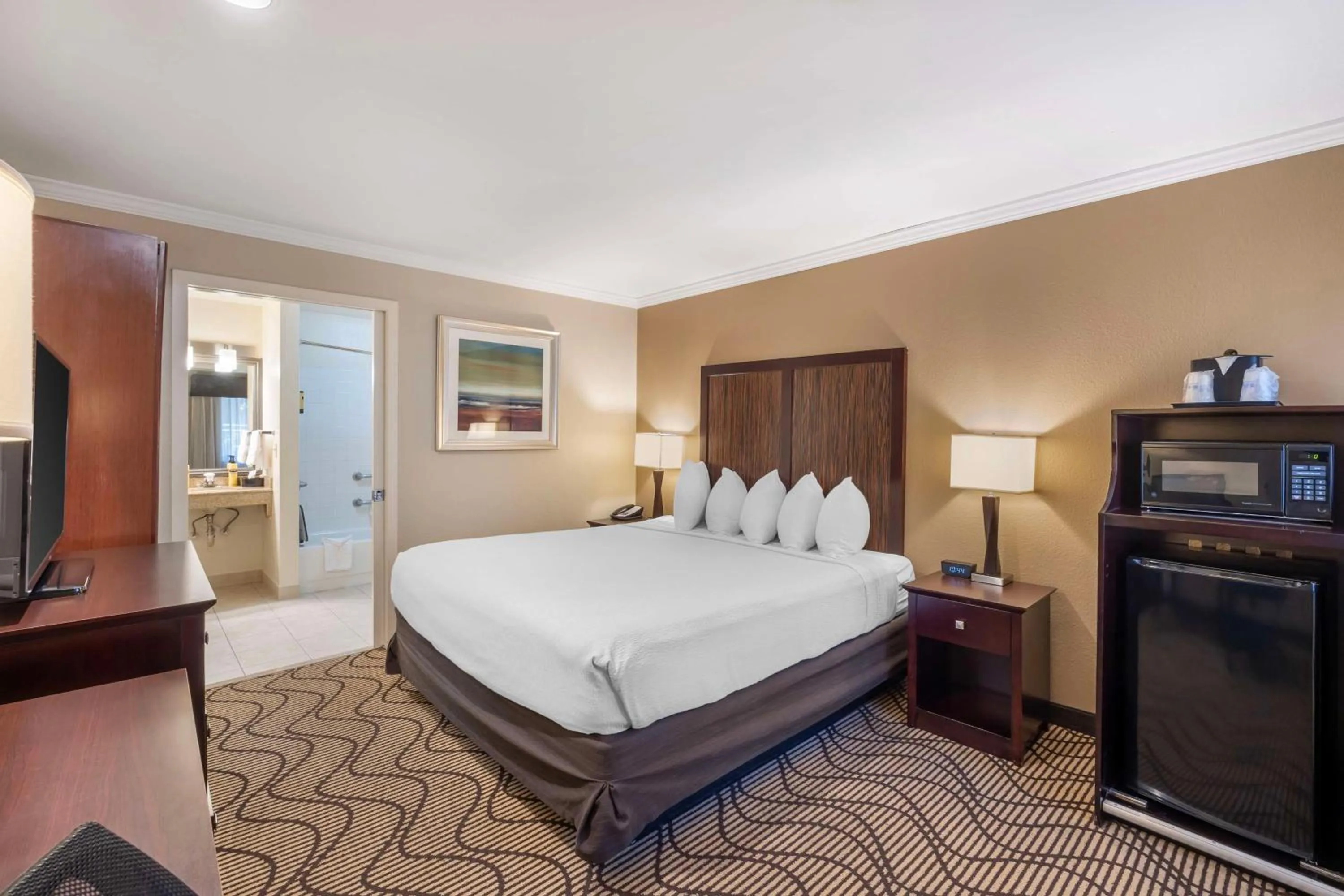 Bedroom, Bed in Best Western Plus Orchid Hotel & Suites