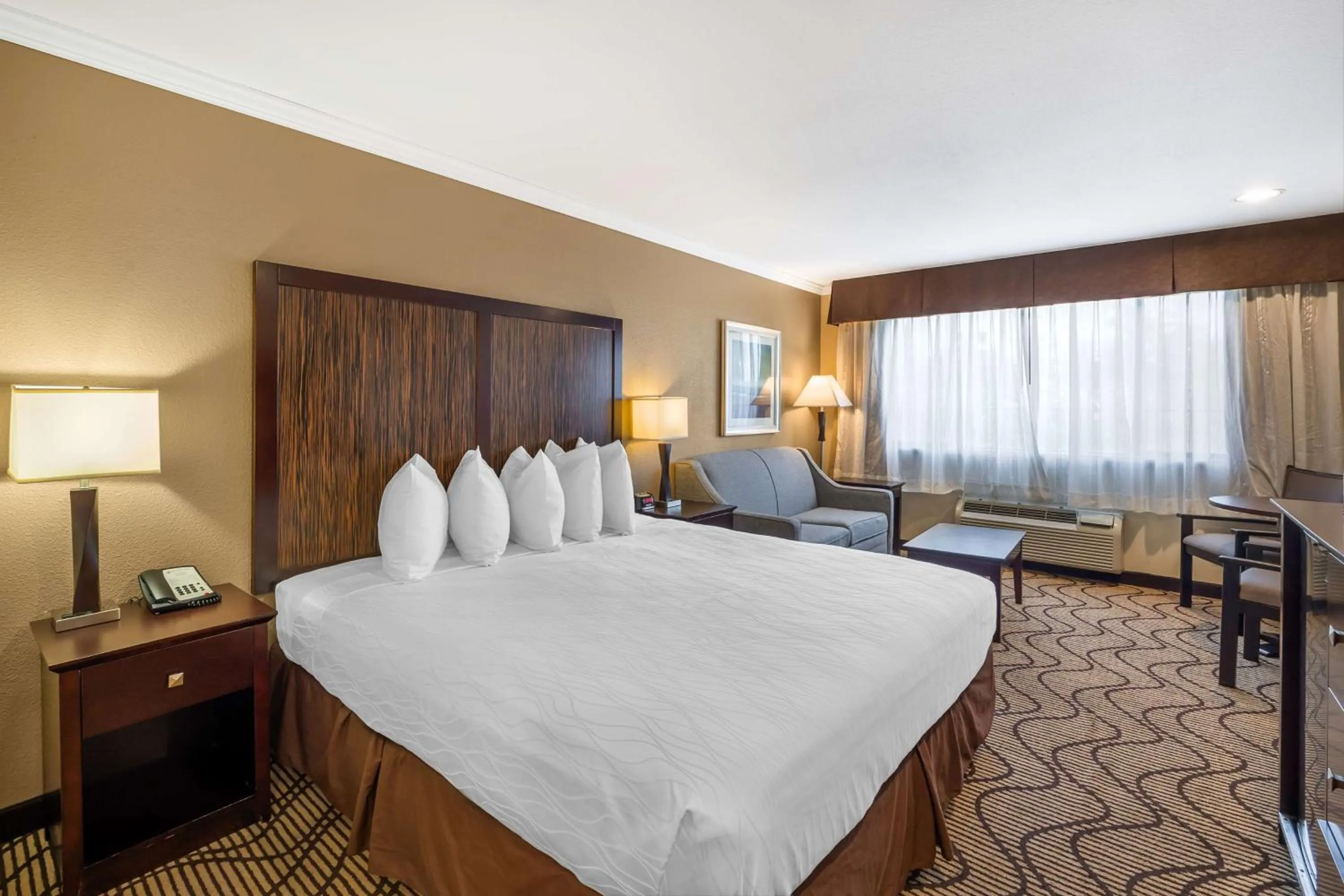 Bedroom, Bed in Best Western Plus Orchid Hotel & Suites