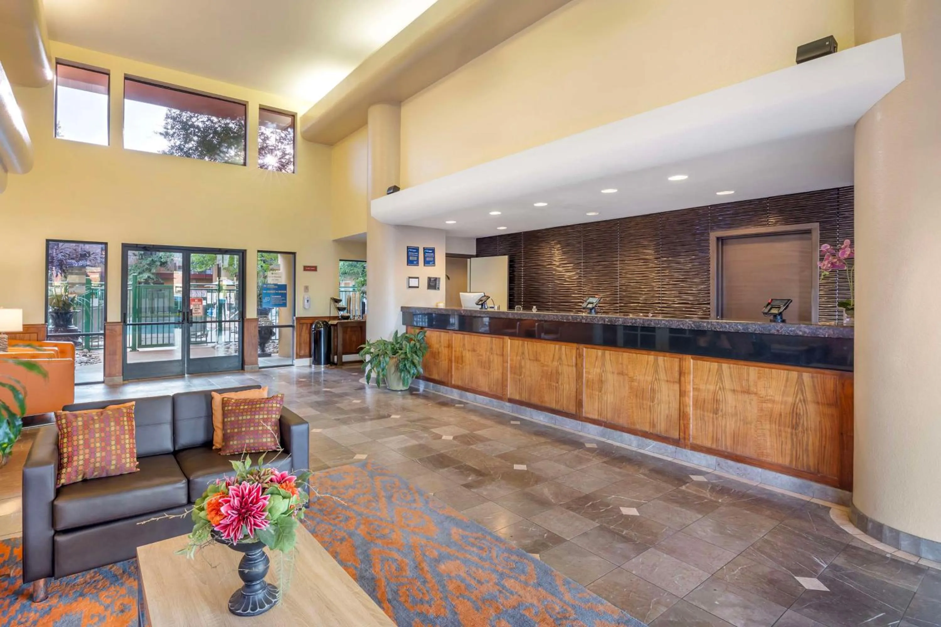 Lobby or reception in Best Western Plus Orchid Hotel & Suites