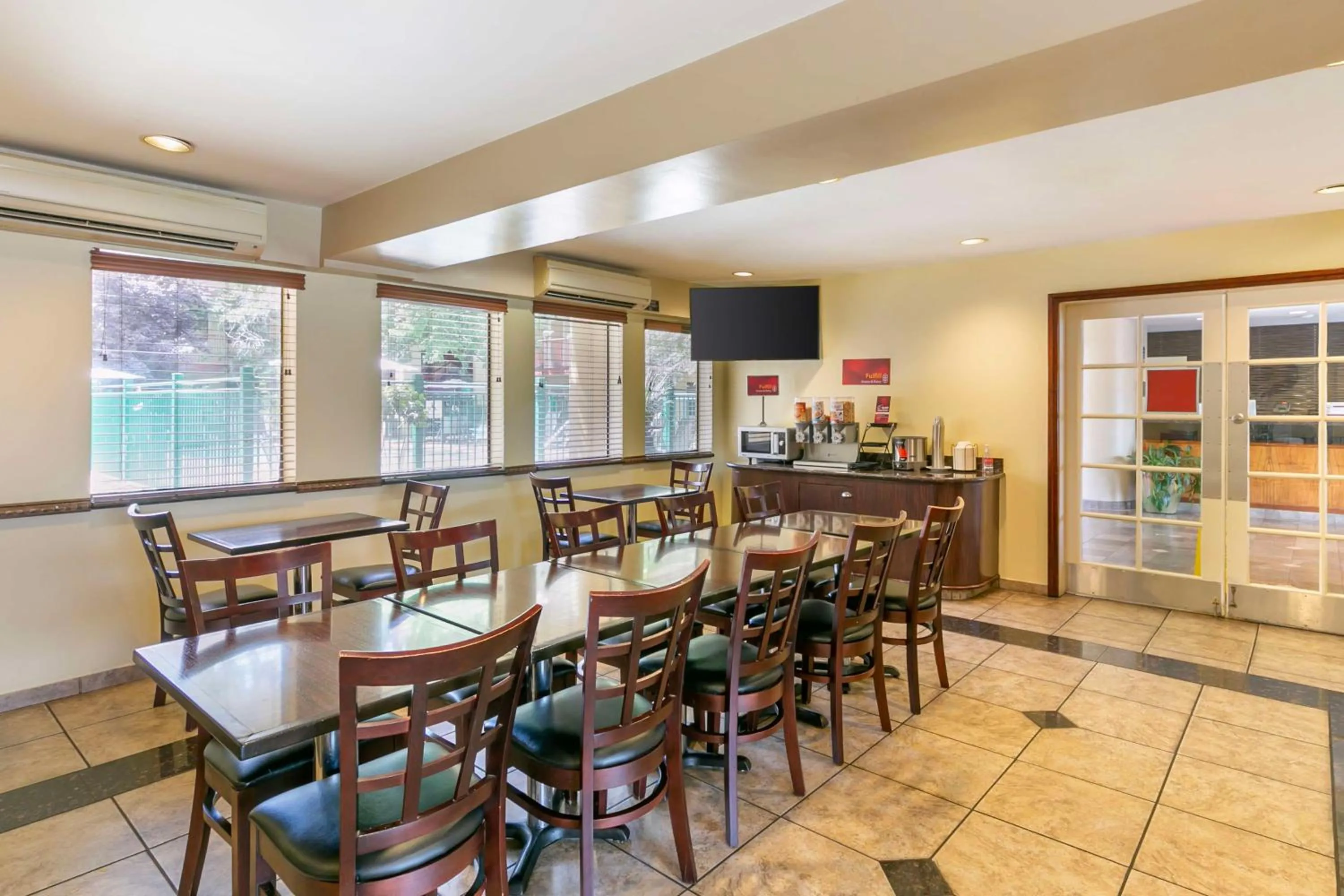 Breakfast in Best Western Plus Orchid Hotel & Suites