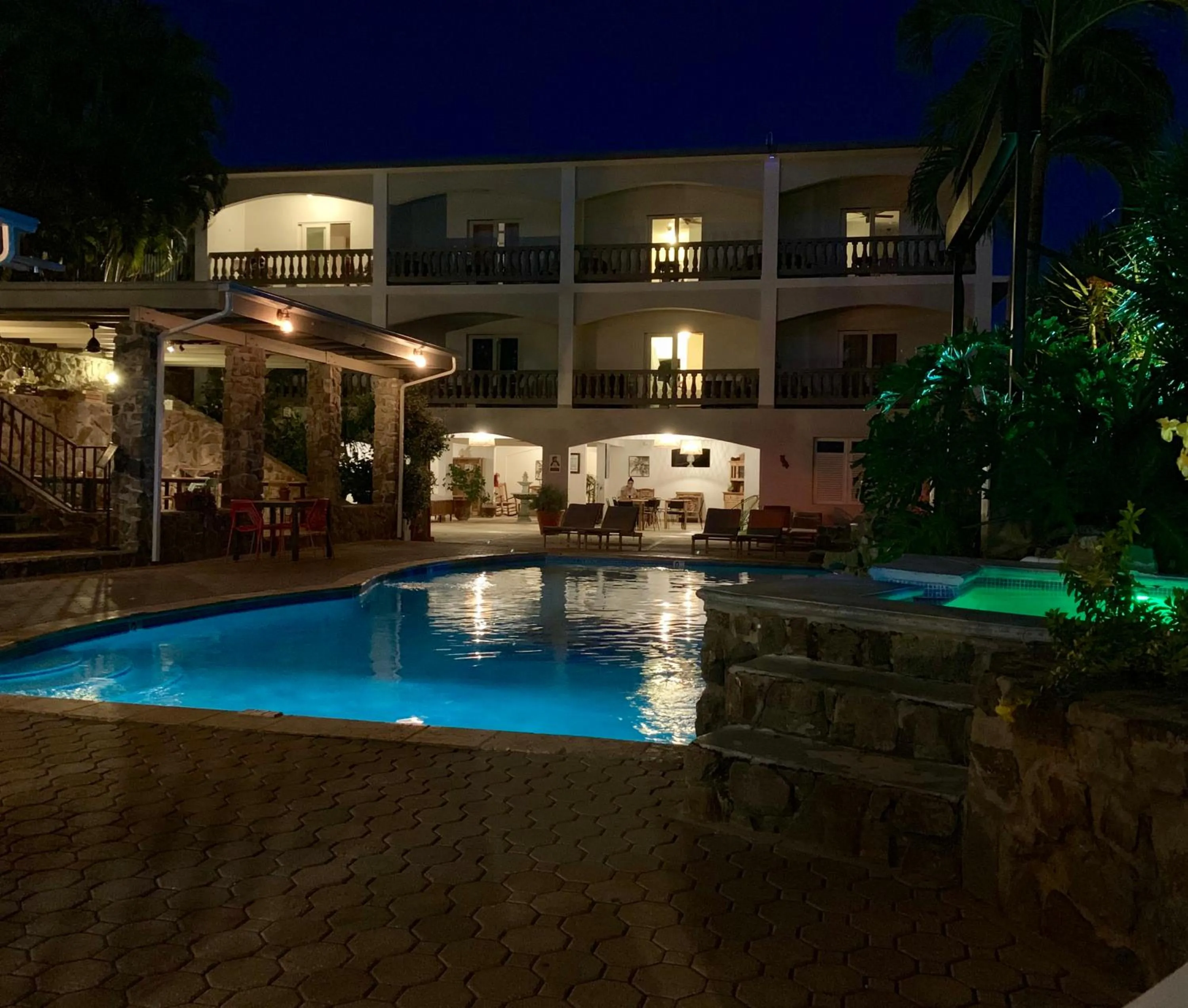 Restaurant/places to eat in Lazy Parrot Inn