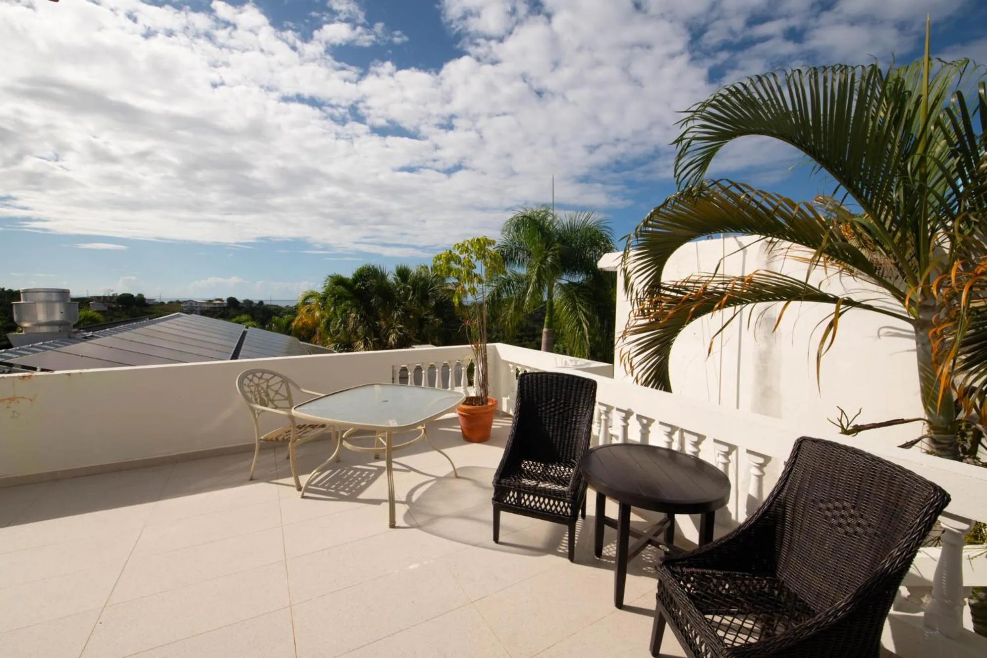 Patio in Lazy Parrot Inn