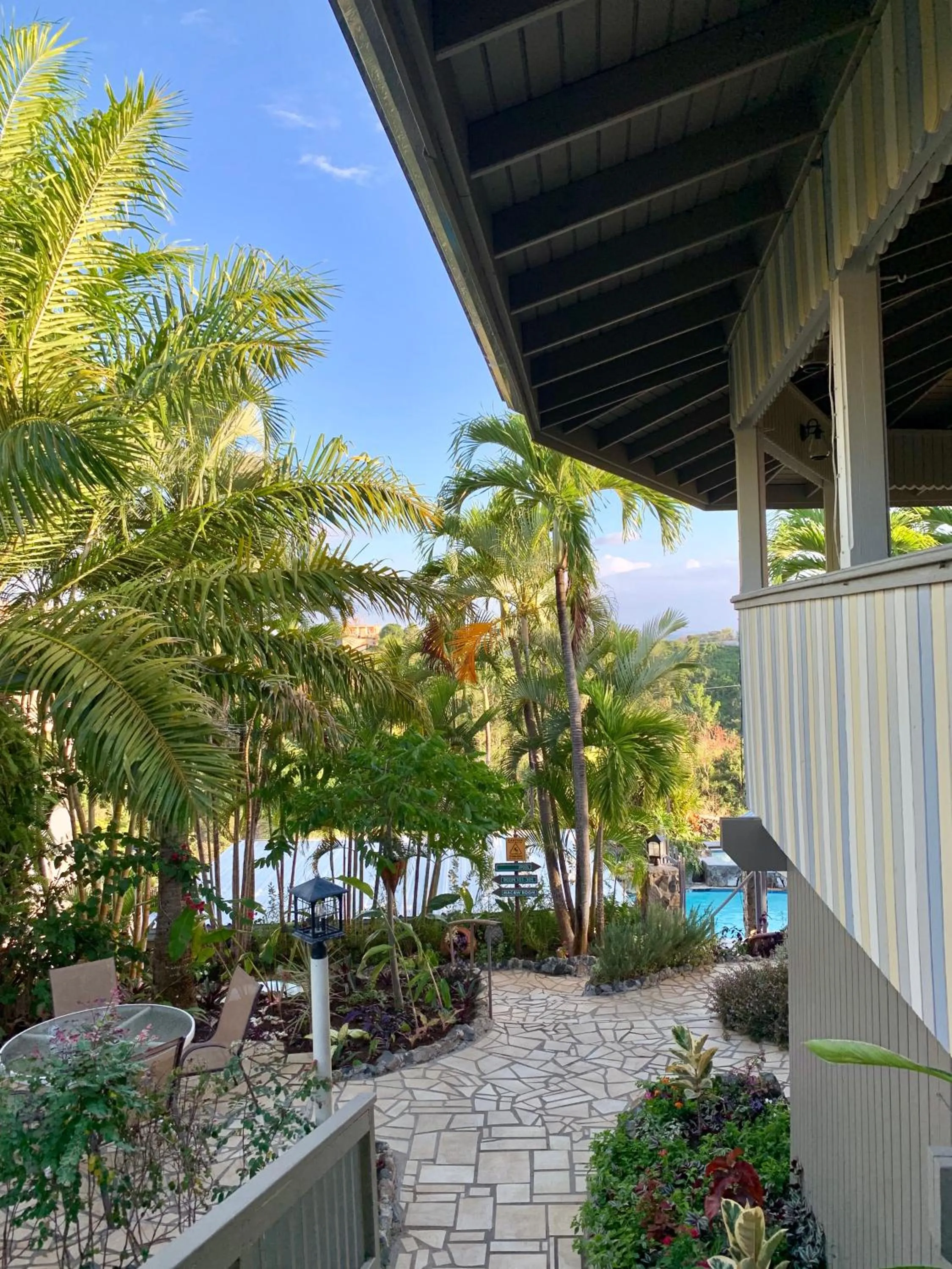 Patio in Lazy Parrot Inn
