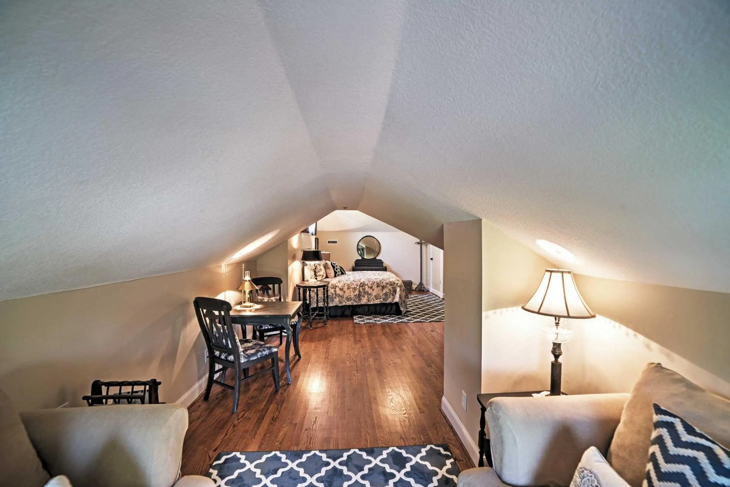 Bed in Spacious and Stunning Cleveland Getaway on 1 Acre