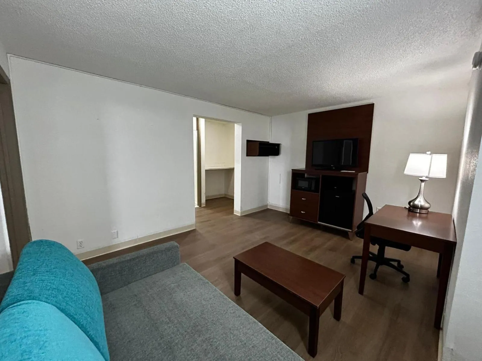 Communal lounge/ TV room in Econo Lodge Inn & Suites Chambersburg Central