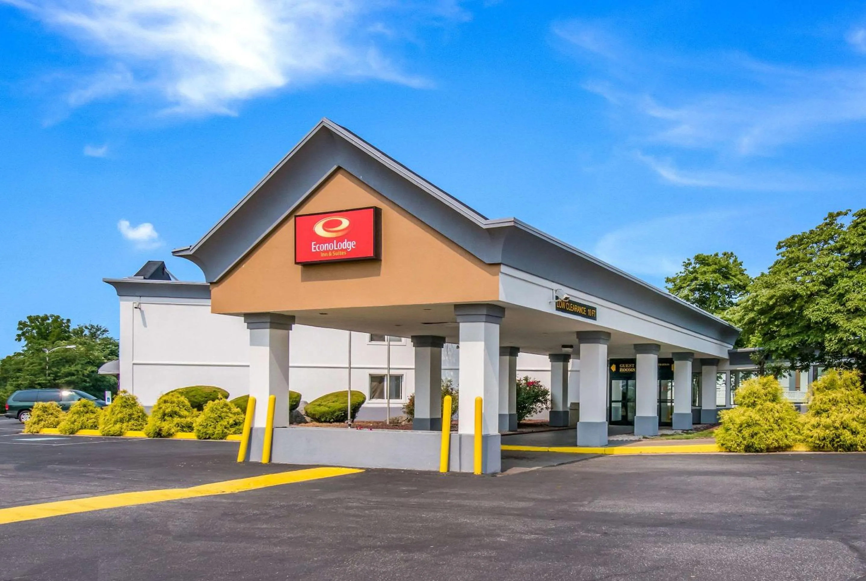 Property building in Econo Lodge Inn & Suites Chambersburg Central