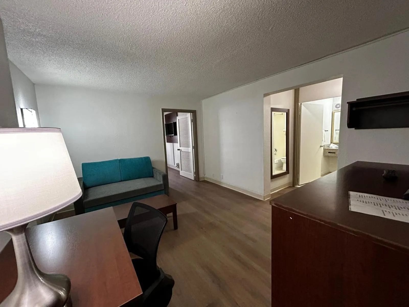 Bed in Econo Lodge Inn & Suites Chambersburg Central