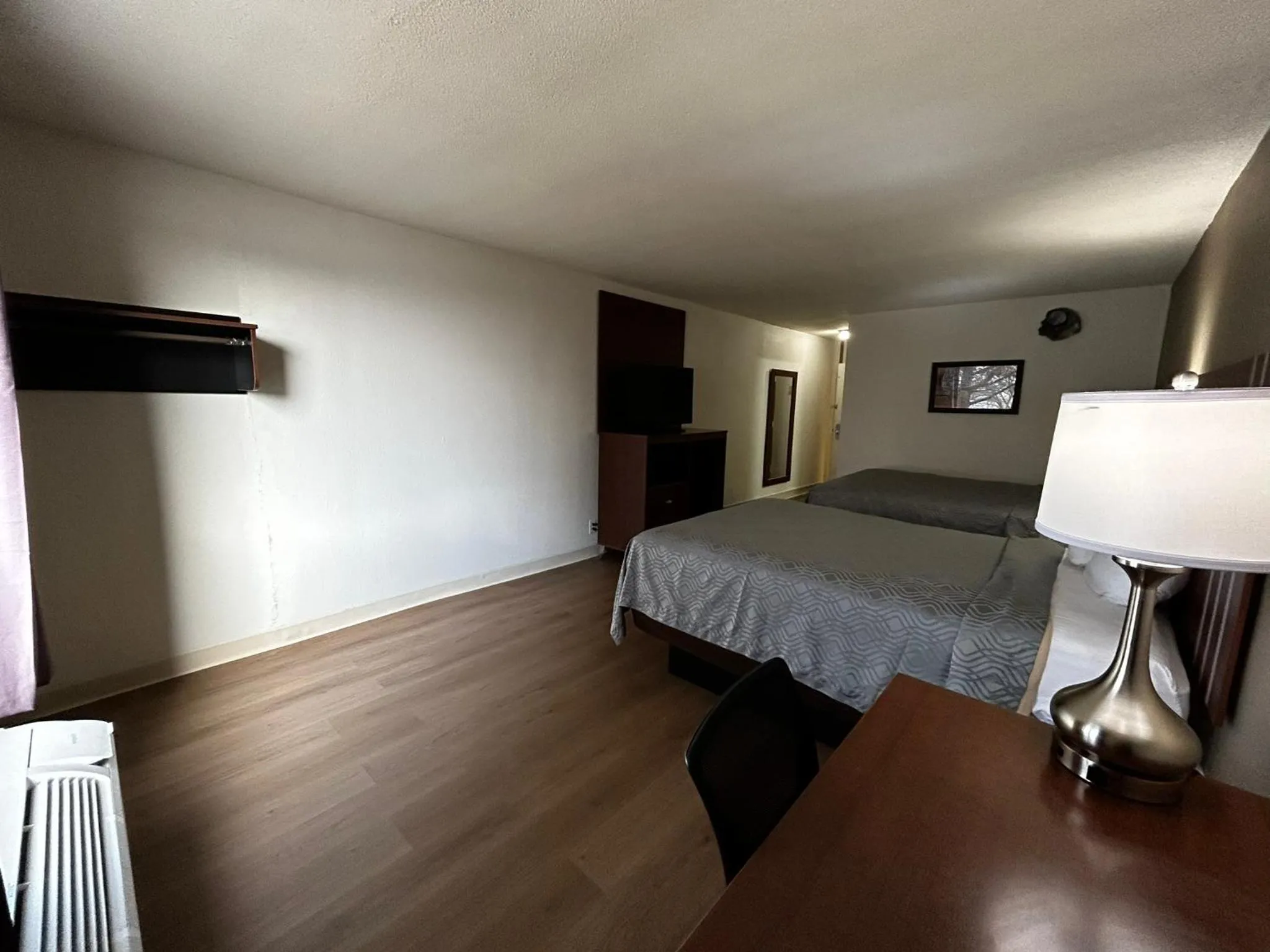 Bed in Econo Lodge Inn & Suites Chambersburg Central