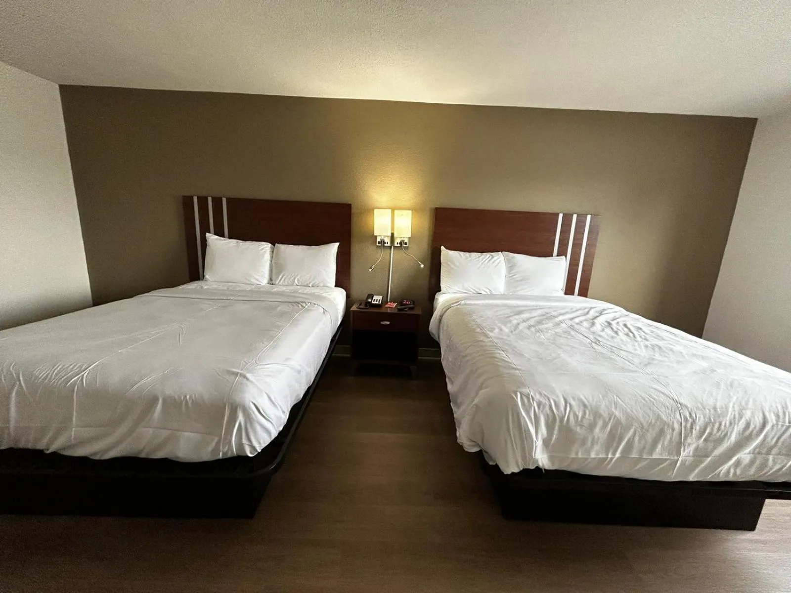Bed in Econo Lodge Inn & Suites Chambersburg Central