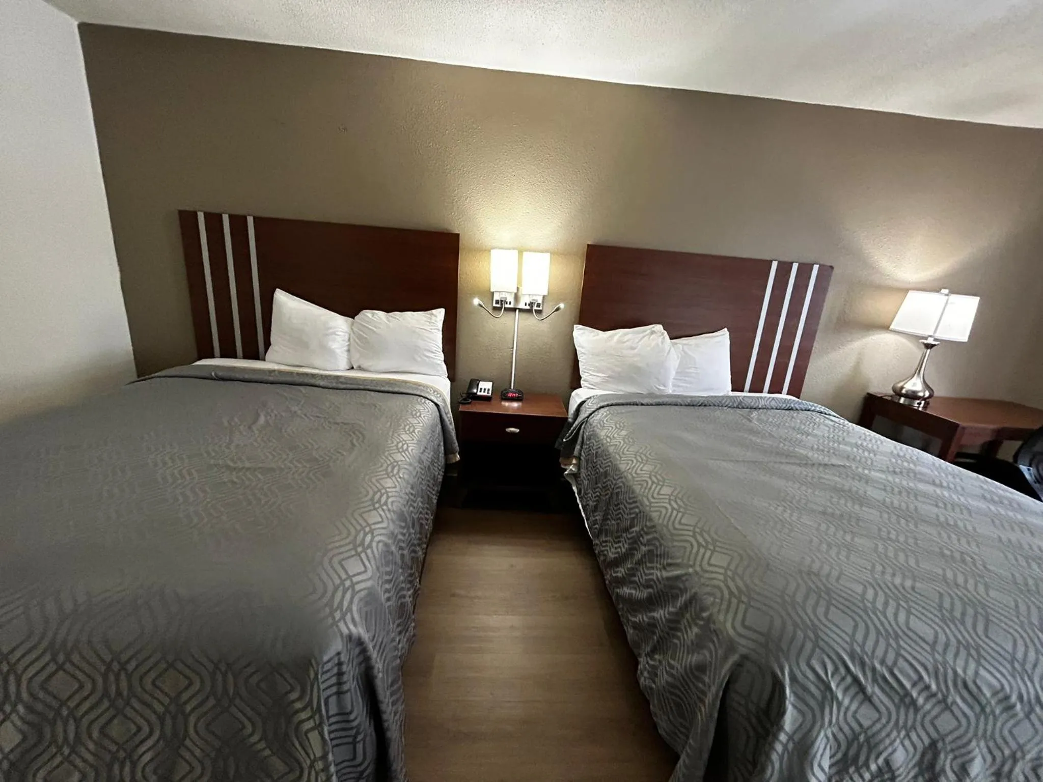 Bed in Econo Lodge Inn & Suites Chambersburg Central