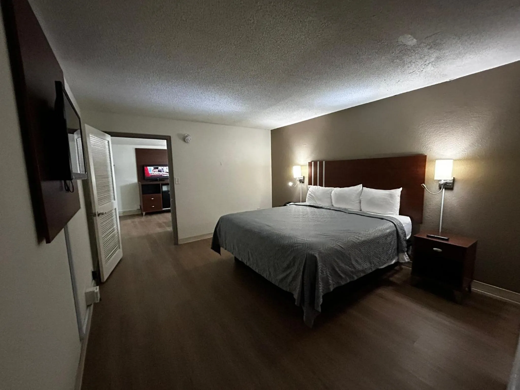 Bed in Econo Lodge Inn & Suites Chambersburg Central