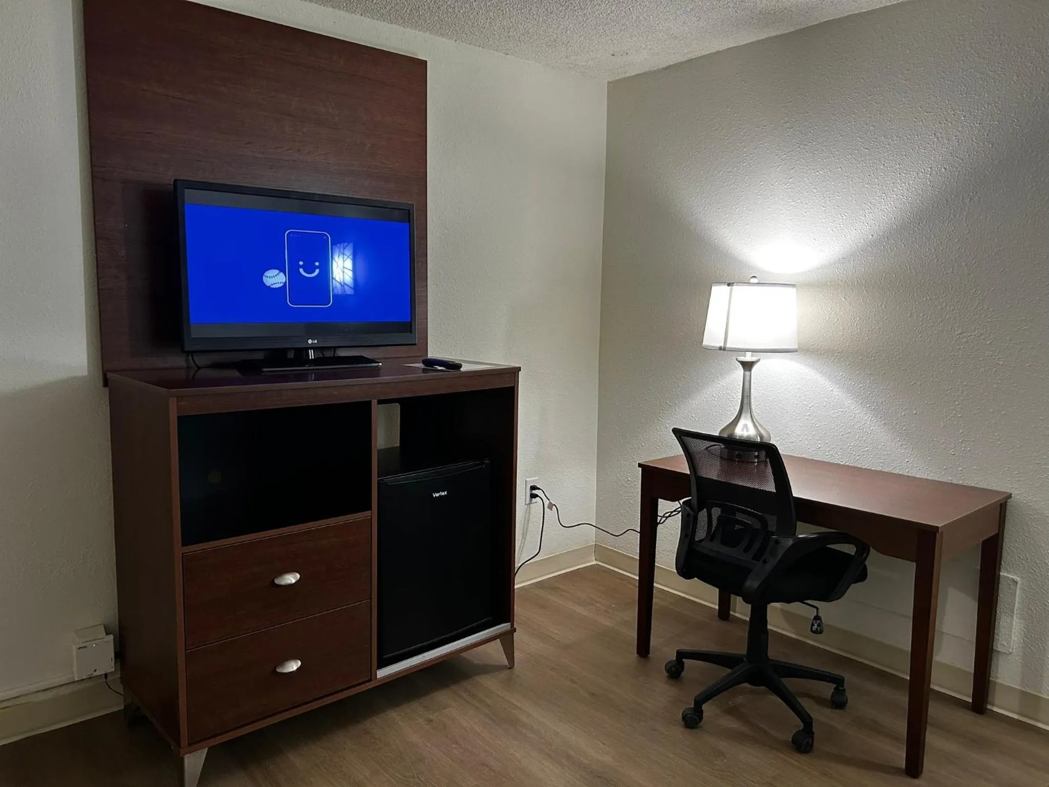 TV and multimedia in Econo Lodge Inn & Suites Chambersburg Central