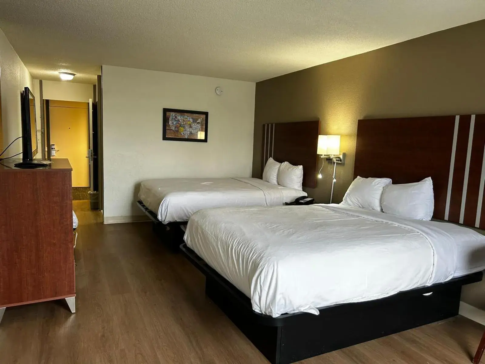 Standard Queen Room with Two Queen Beds - Non Smoking in Econo Lodge Inn & Suites Chambersburg Central Standard Queen Room with Two Queen Beds - Non Smoking in Econo Lodge Inn & Suites Chambersburg Central