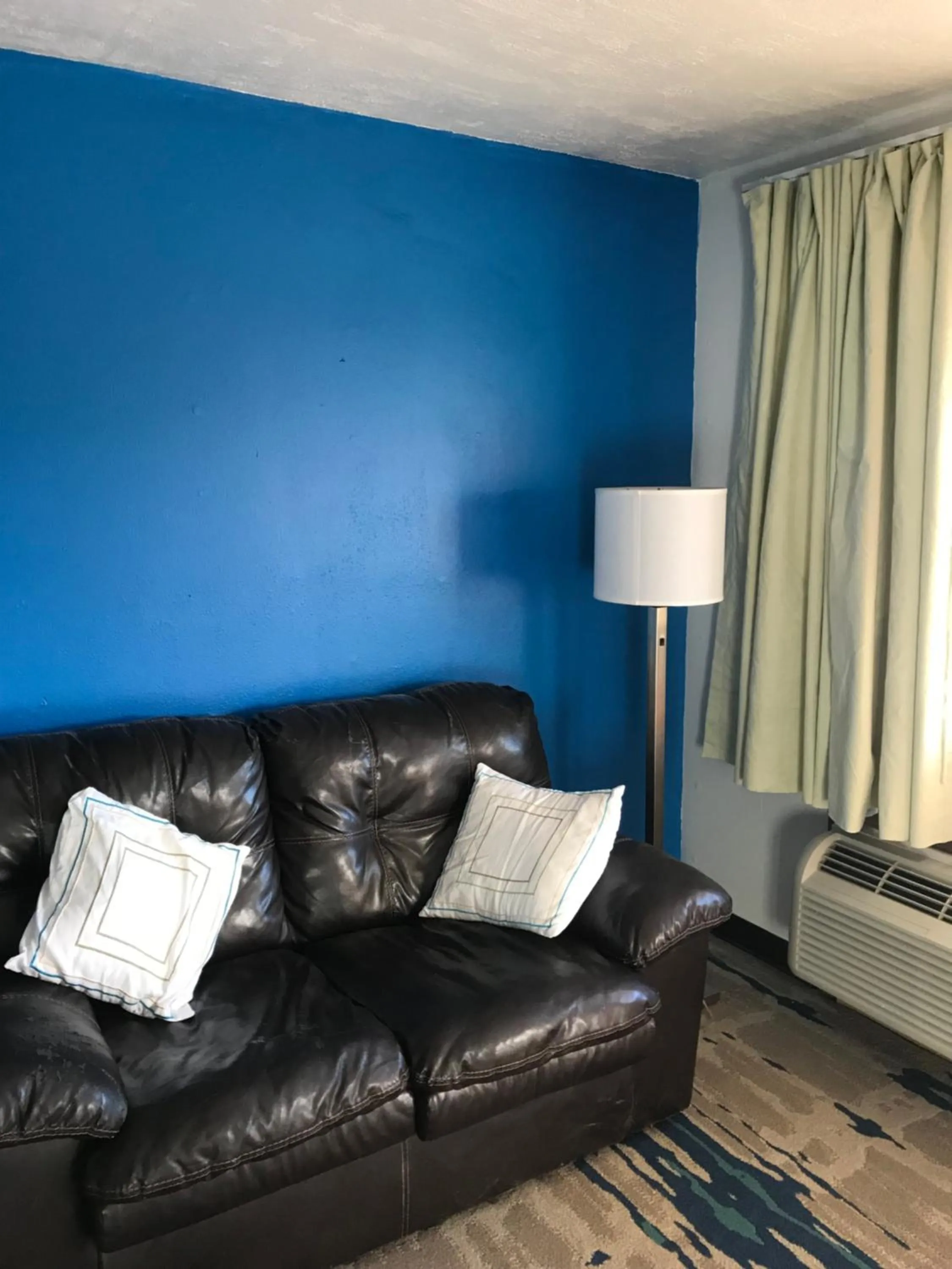 Seating area in Interstate Motel