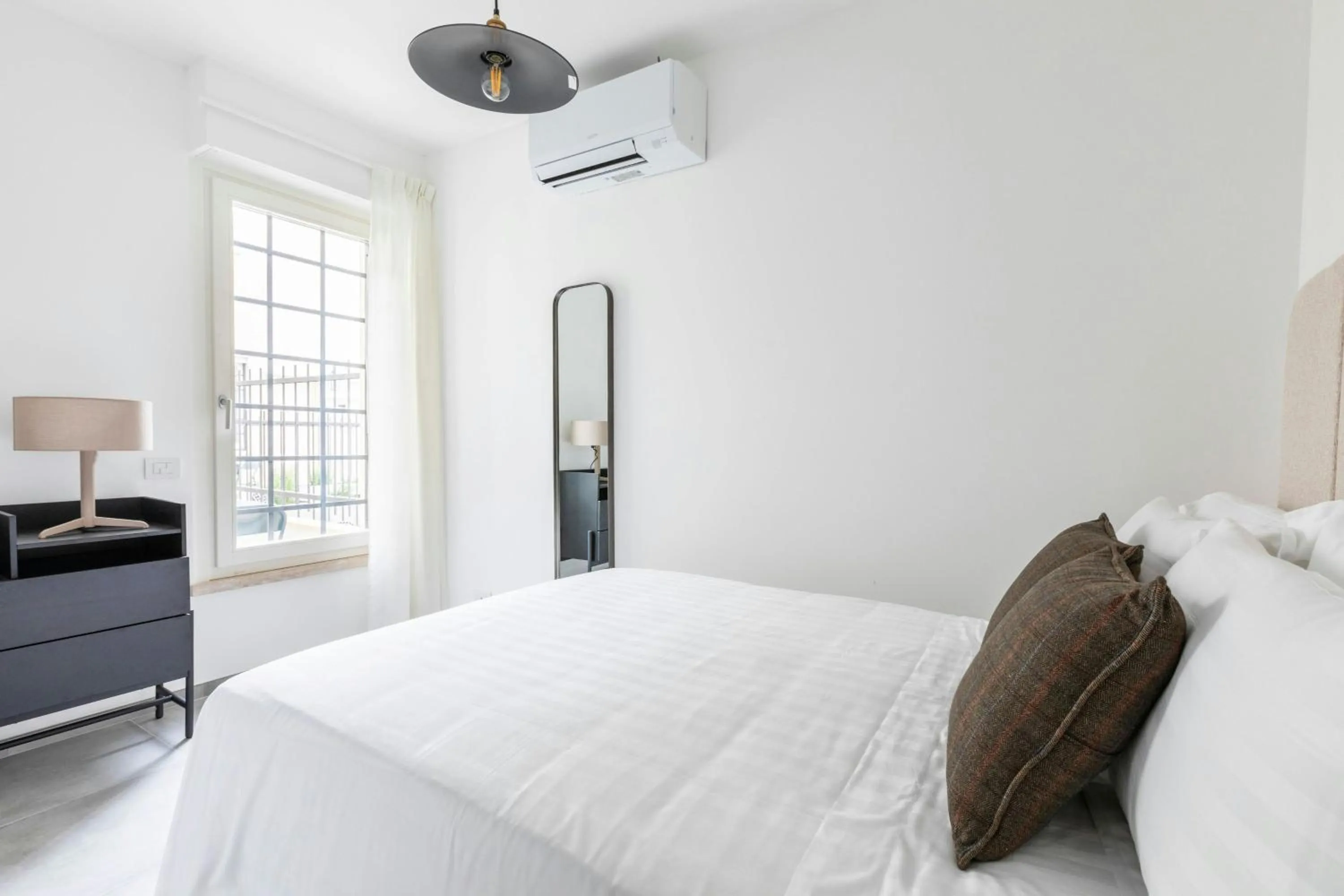 Bedroom, Bed in Sonder by Marriott Bonvoy San Lorenzo Apartments