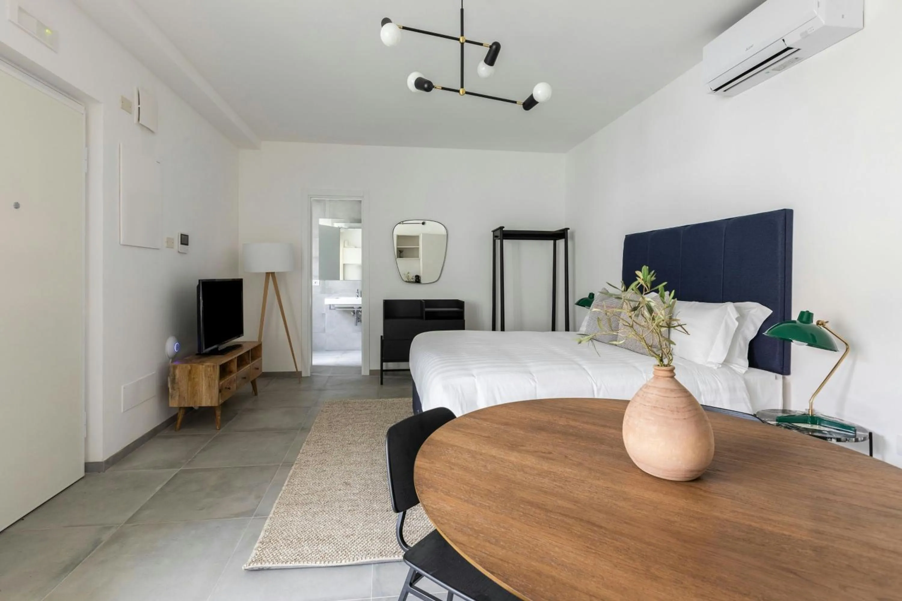 Photo of the whole room, Bed in Sonder by Marriott Bonvoy San Lorenzo Apartments