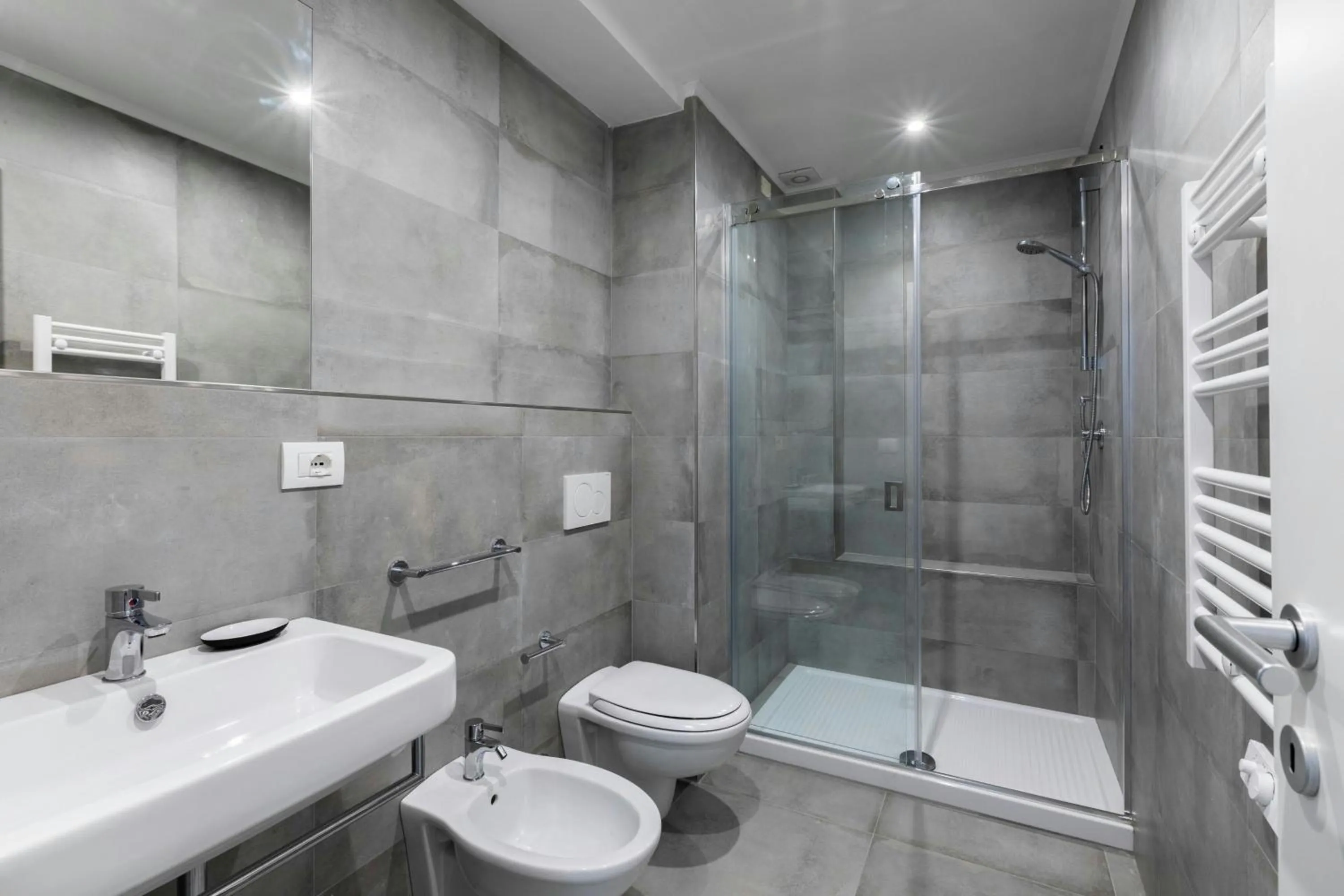 Bathroom in Sonder by Marriott Bonvoy San Lorenzo Apartments