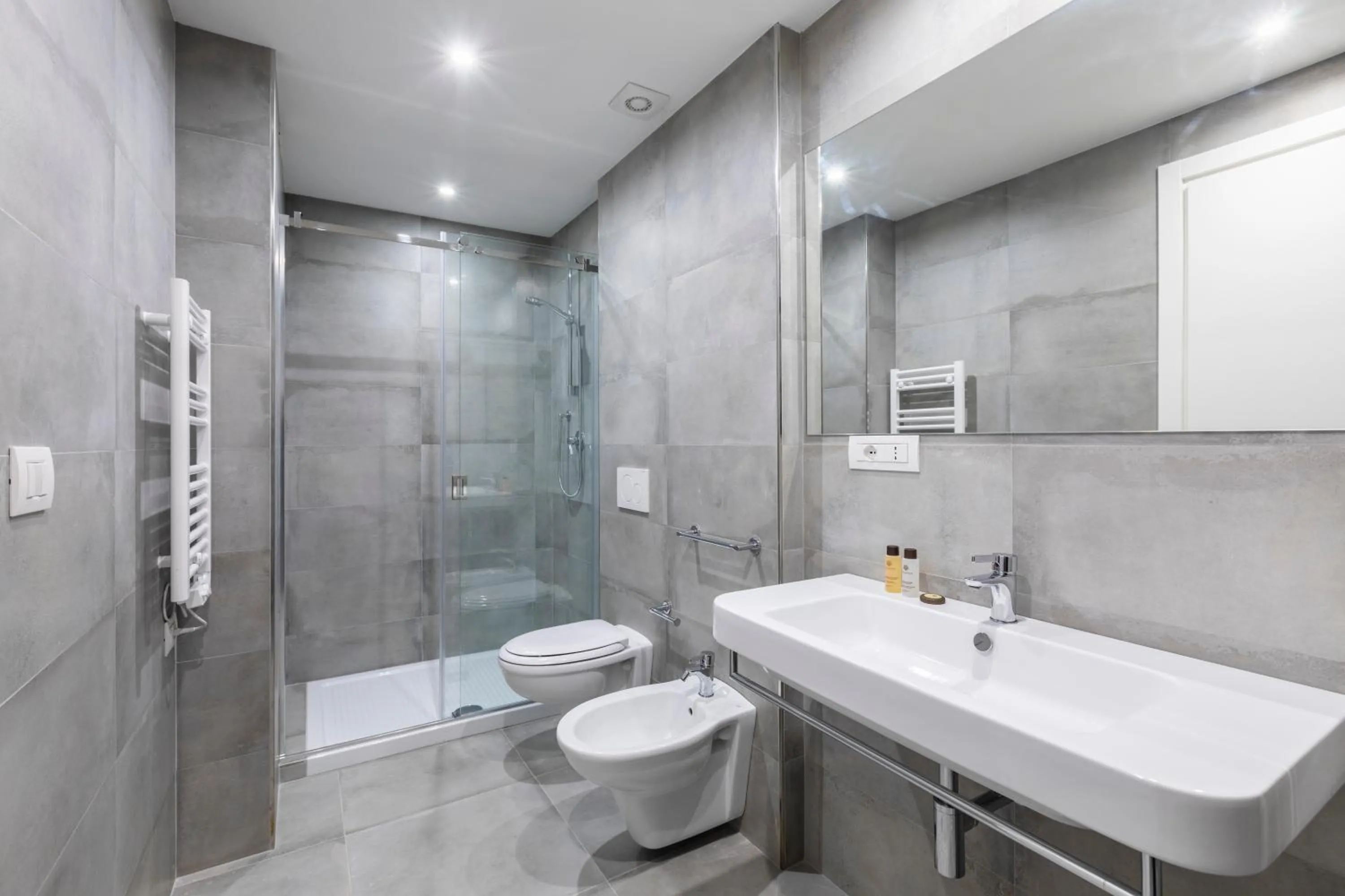 Two-Bedroom Apartment with Terrace in Bob W Rome San Lorenzo
