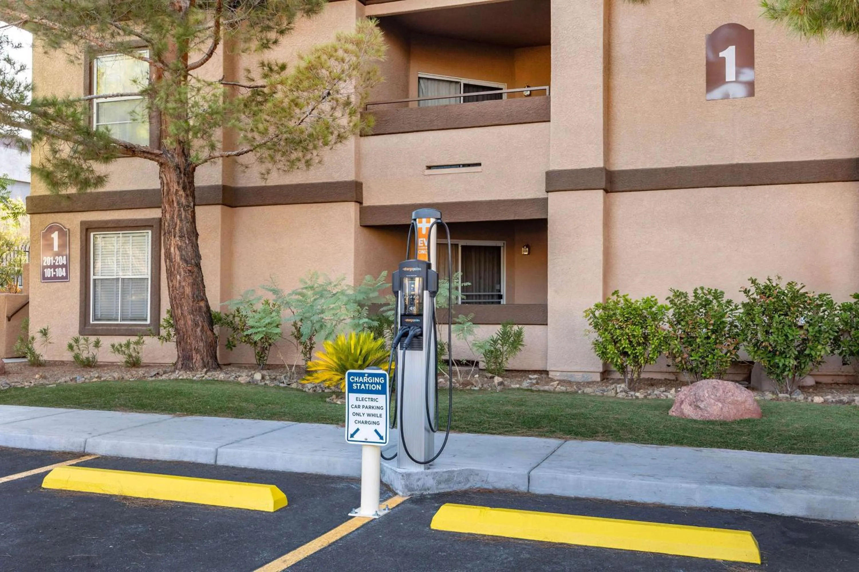 Property building in Hilton Vacation Club Desert Retreat Las Vegas