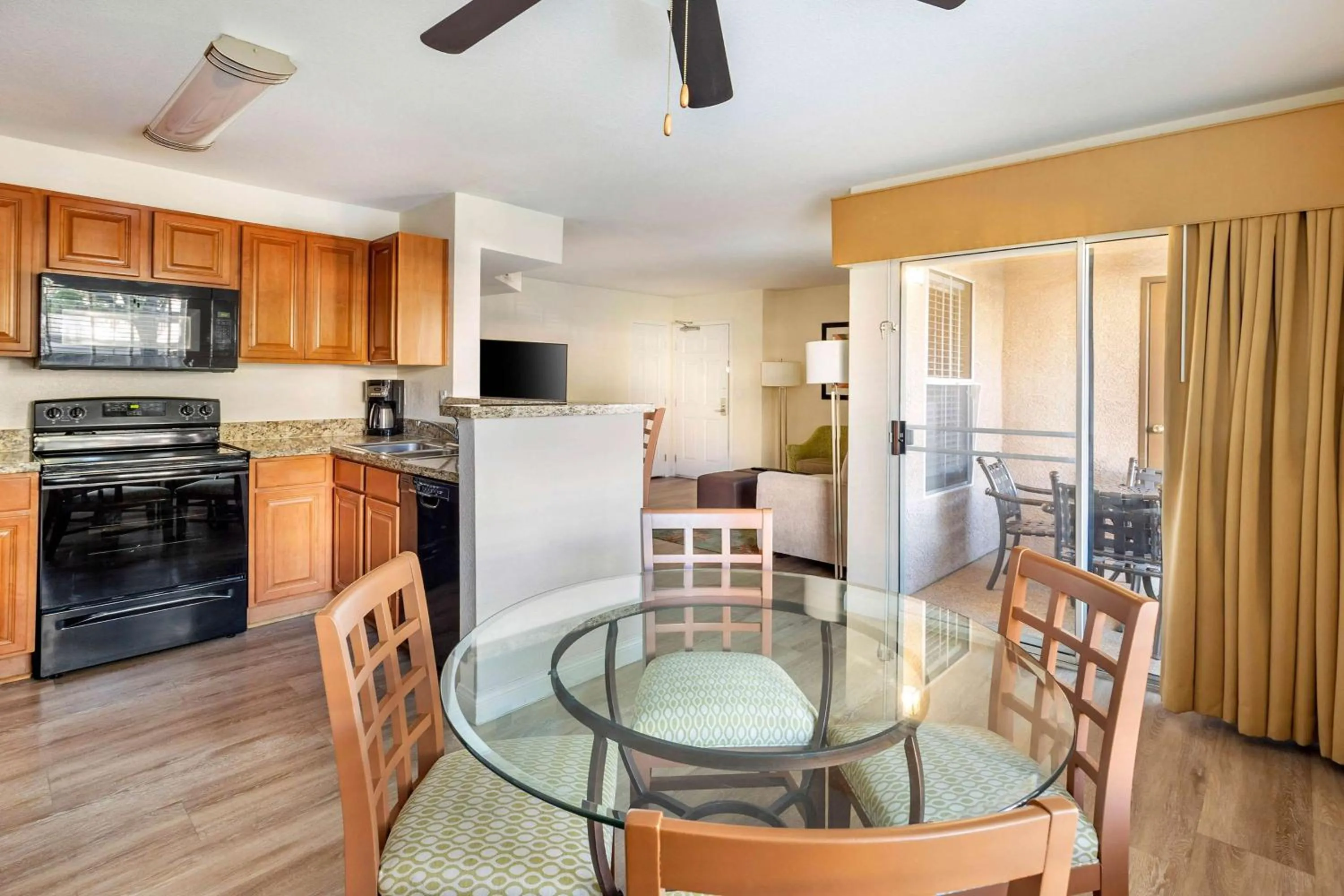 Kitchen or kitchenette in Hilton Vacation Club Desert Retreat Las Vegas